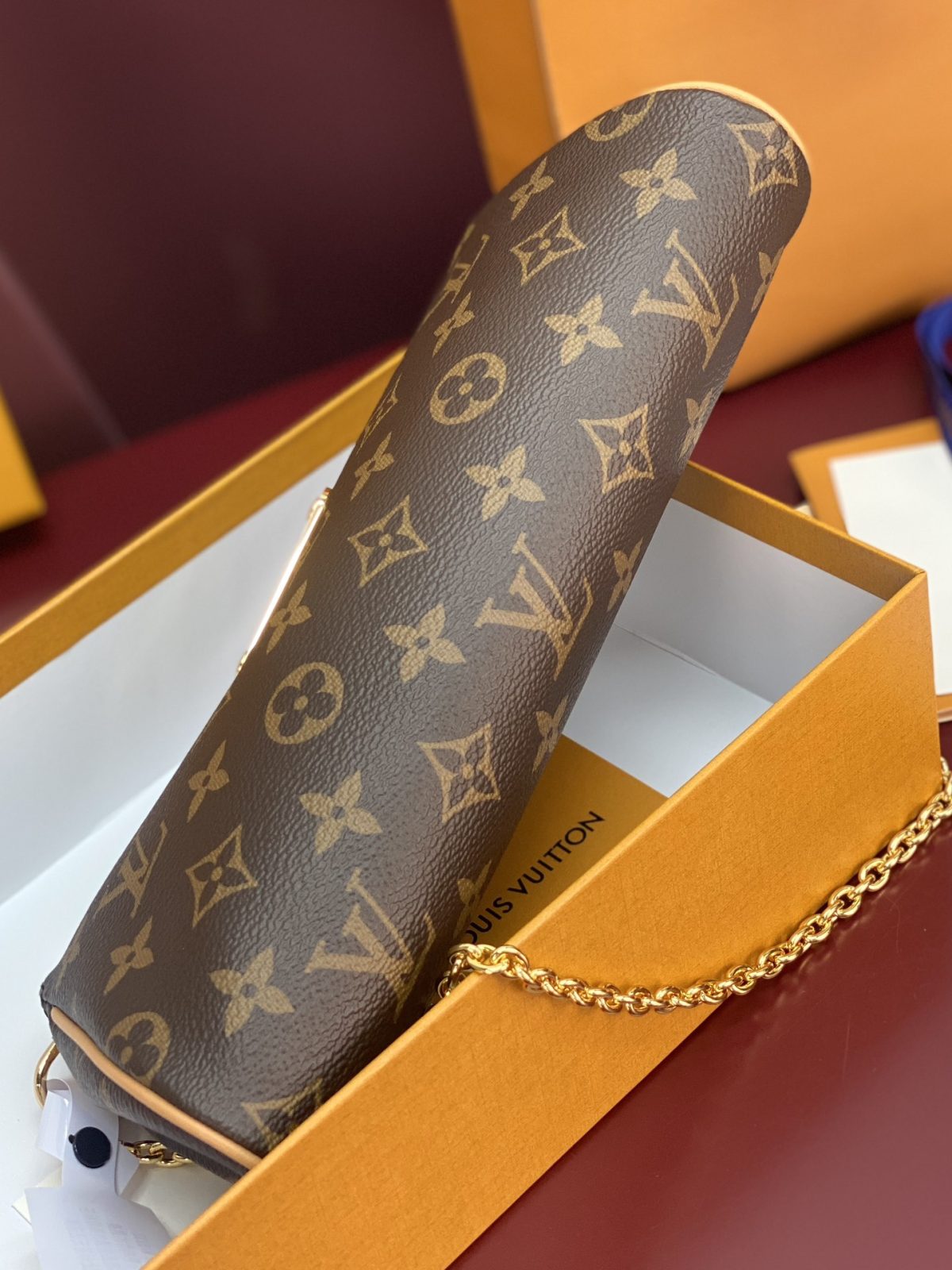 Louis Vuitton Pochette Eva Handbag | Classic Monogram Design - Image 2