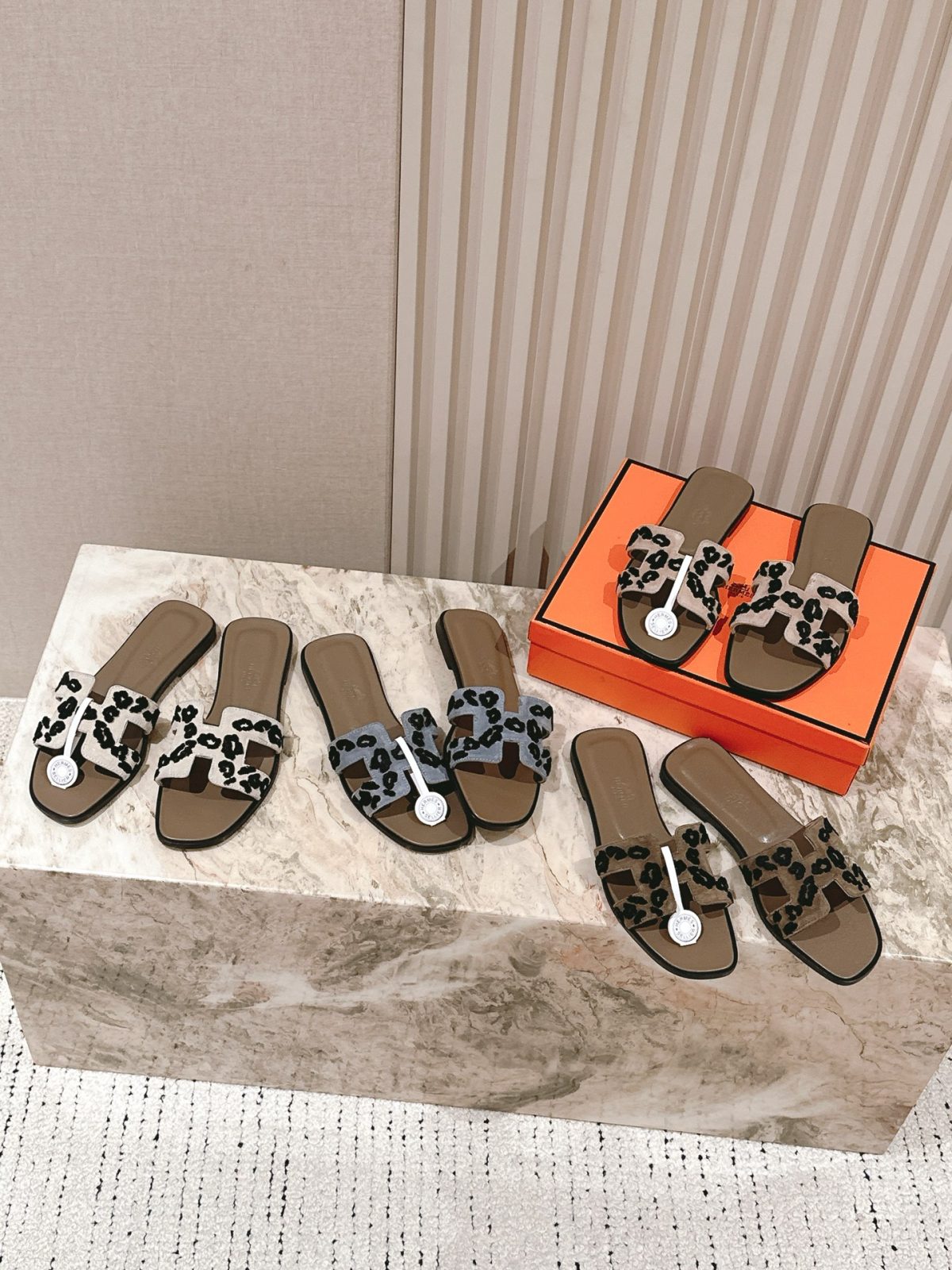 HERMÈS Oran Sandals with Jewel Craft | 2025 Spring/Summer New Collection - Image 4