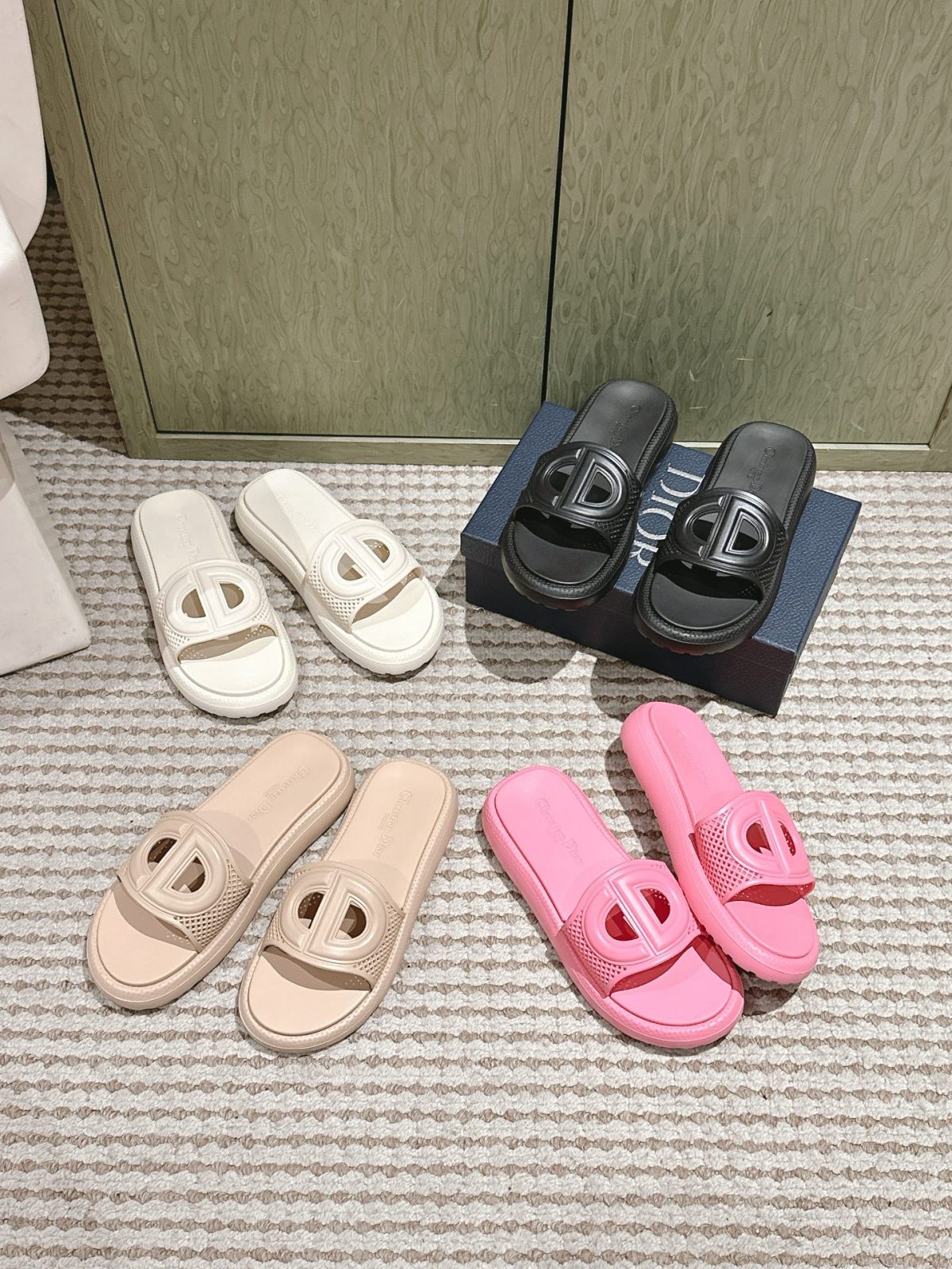 Dior Summer New Casual Slides | D Logo Decoration - Image 1