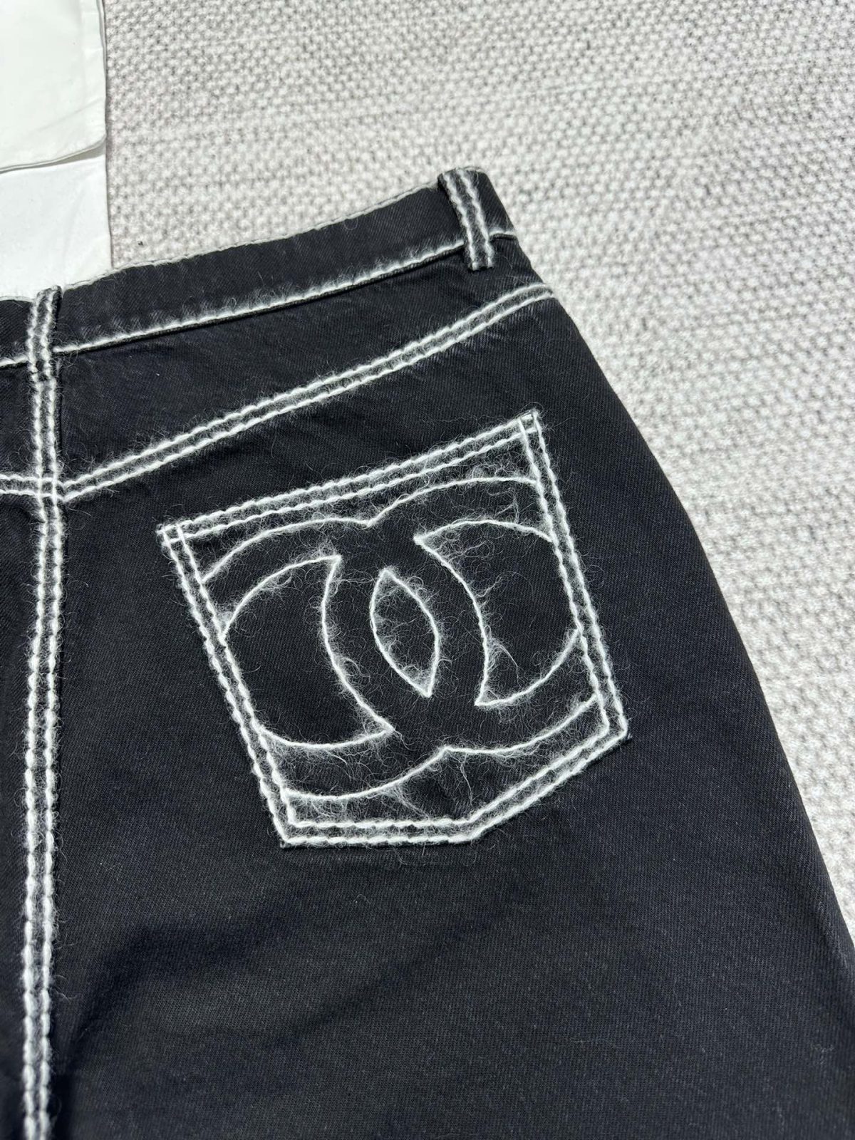 Chanel 2025 Resort “Comic Stitch” Denim Pants - Image 4