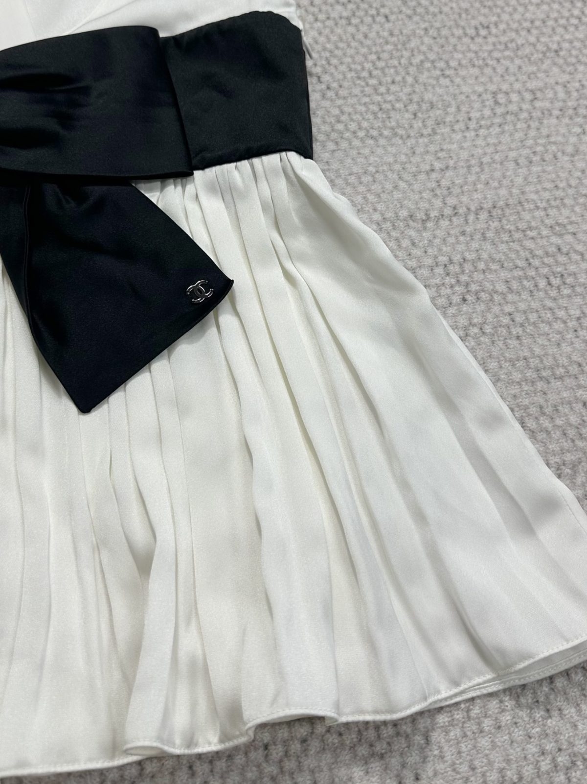 CHANEL 24K Silk Dress with Signature Bow Back - Image 2