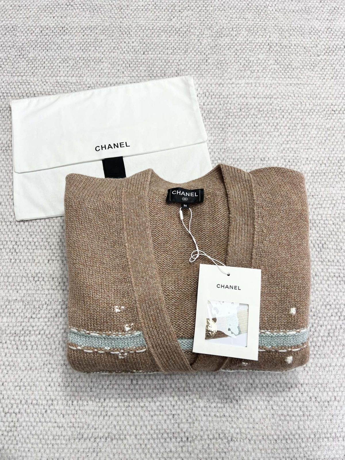 Chanel 2025 Resort Collection Two-Tone Cashmere Cardigan - Image 2