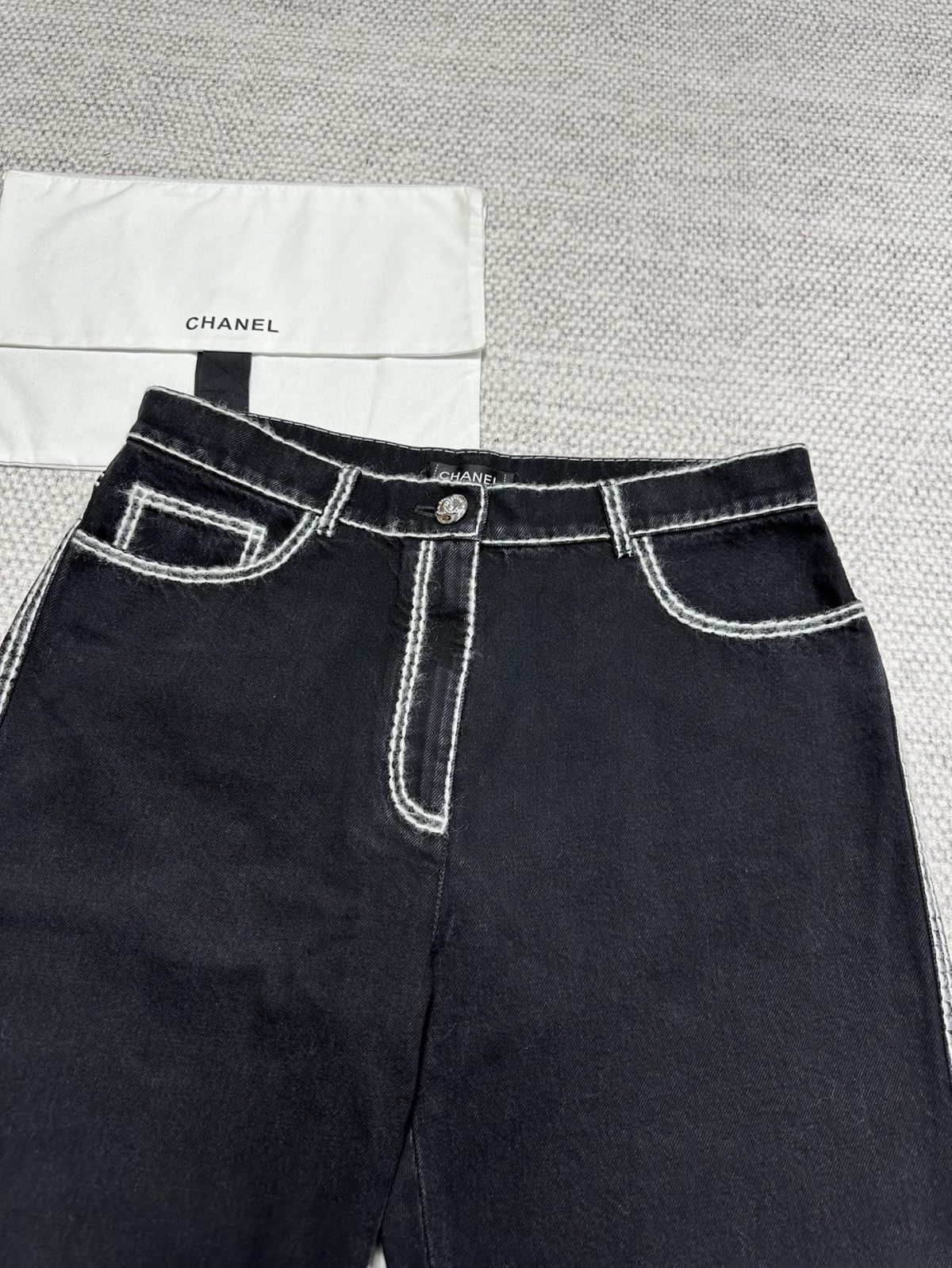 Chanel 2025 Resort “Comic Stitch” Denim Pants - Image 6