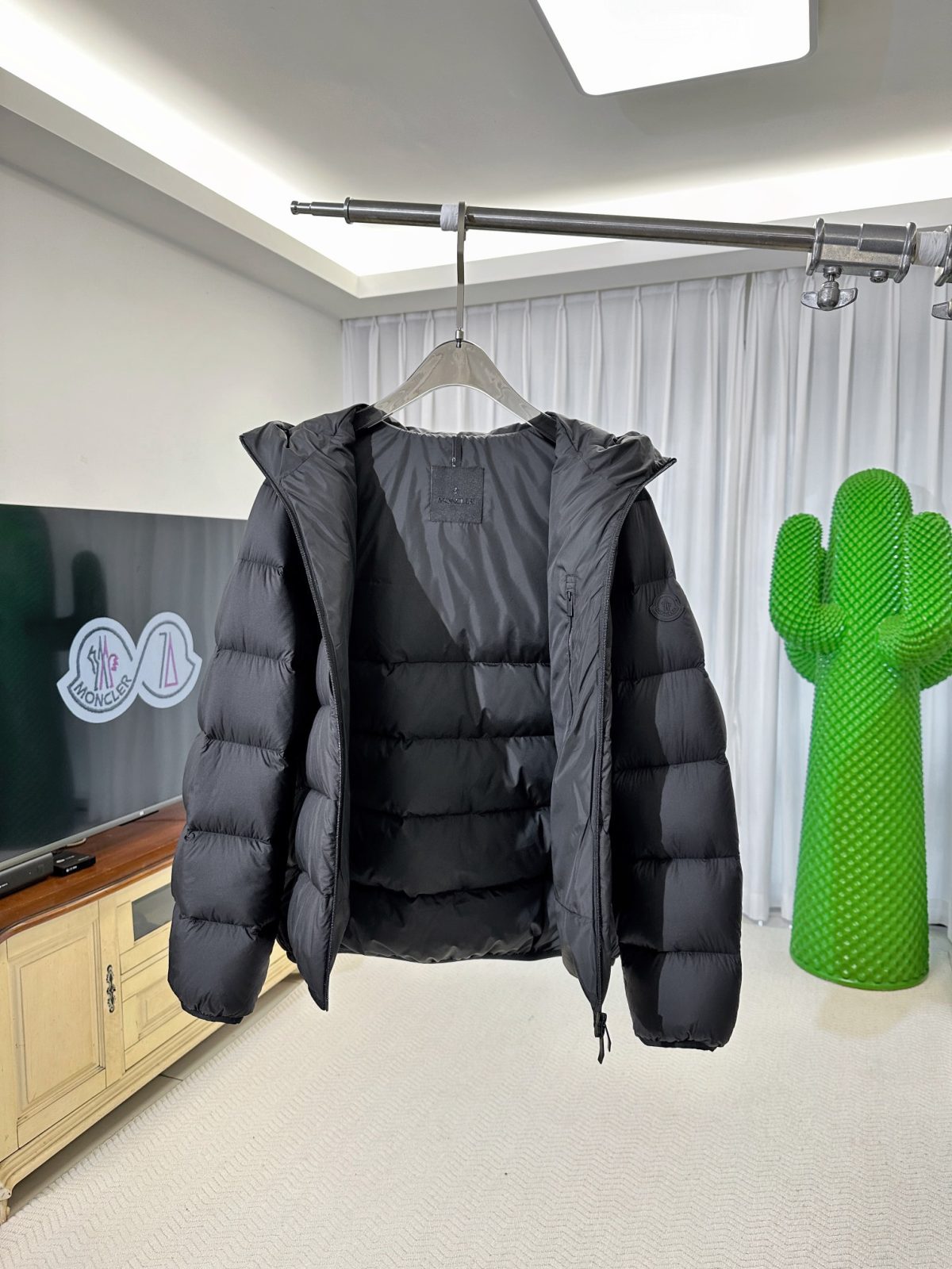 Moncler Veumont Short Hooded Down Jacket - Image 5