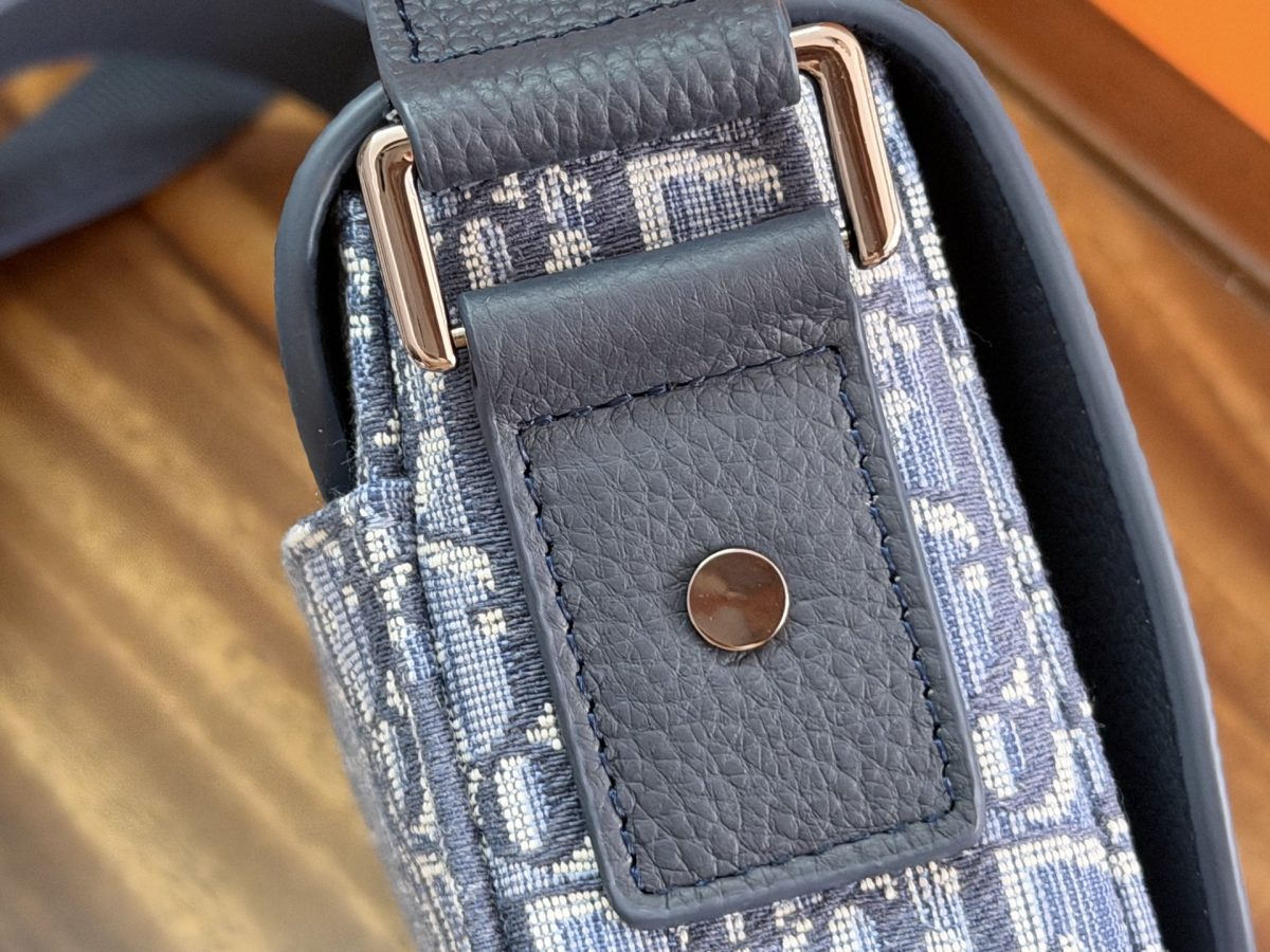 Dior Saddle Messenger Bag (Light Blue Oblique Jacquard) - Image 2
