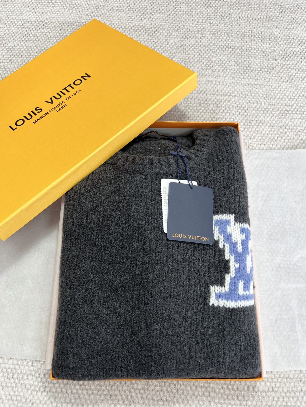 LV Classic Logo Letter Sweater - Image 2