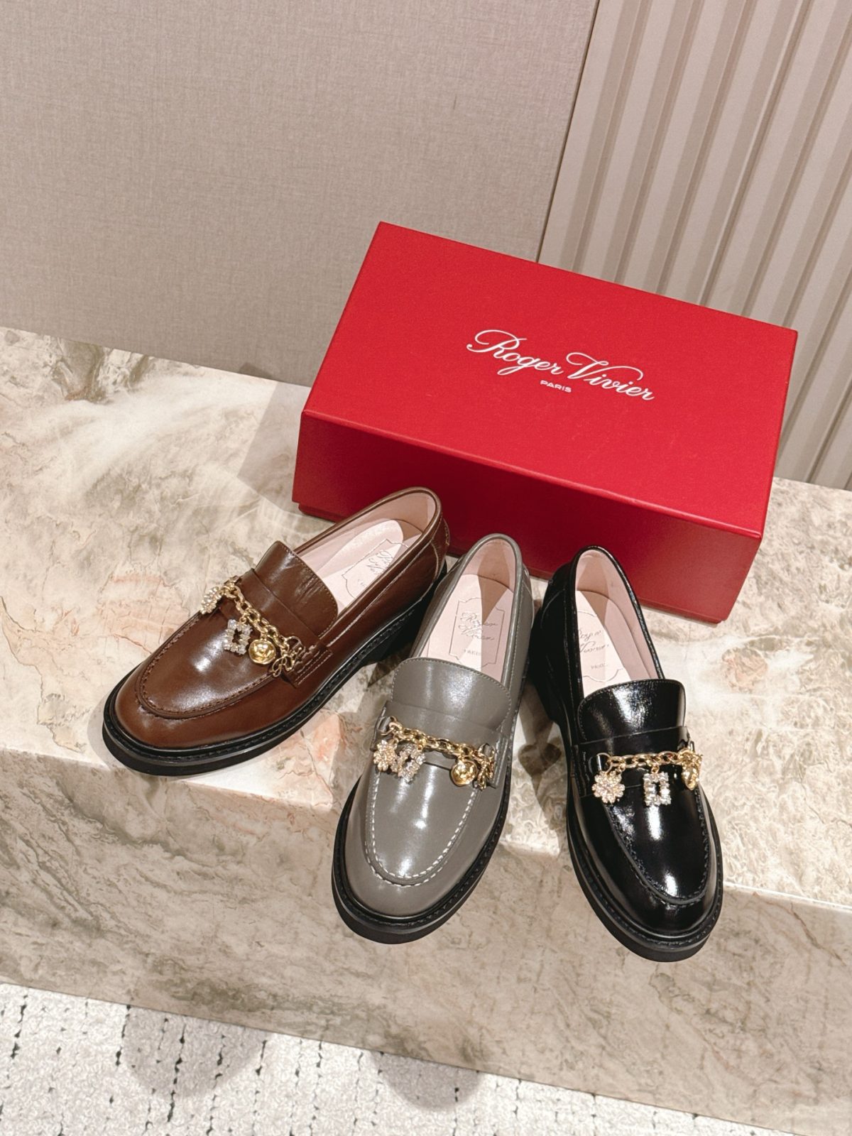 Roger Vivier Chain Loafers | 2025 Early Spring Collection - Image 2