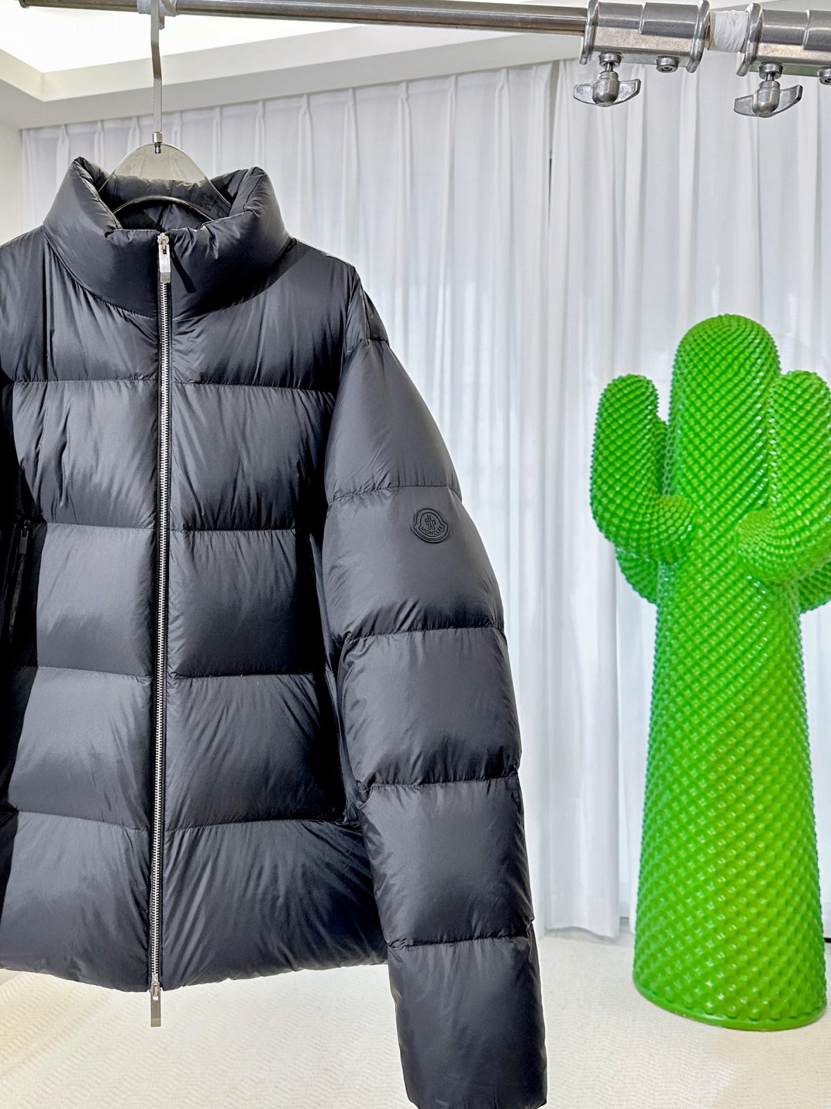 Moncler Tarn Short Down Jacket - Image 3