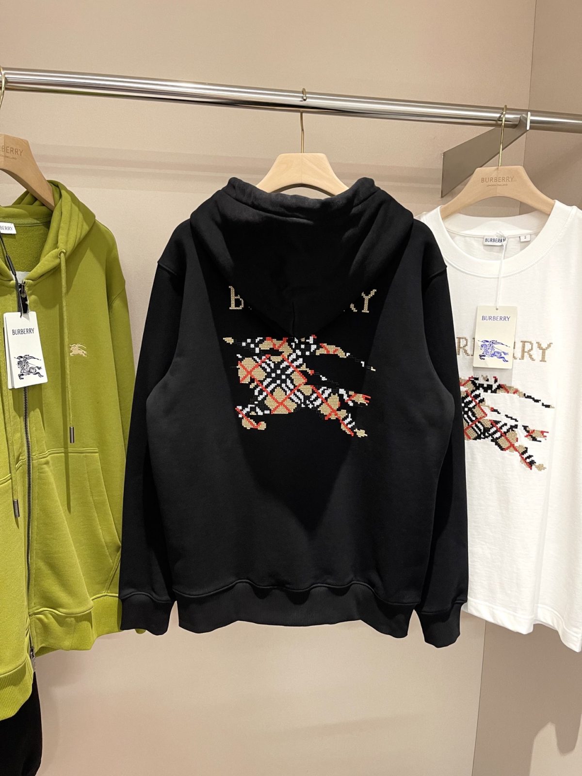 Burberry 25FW Cotton Zip-Up Hoodie with Gold Cross-Stitch Equestrian Knight Design - Image 5