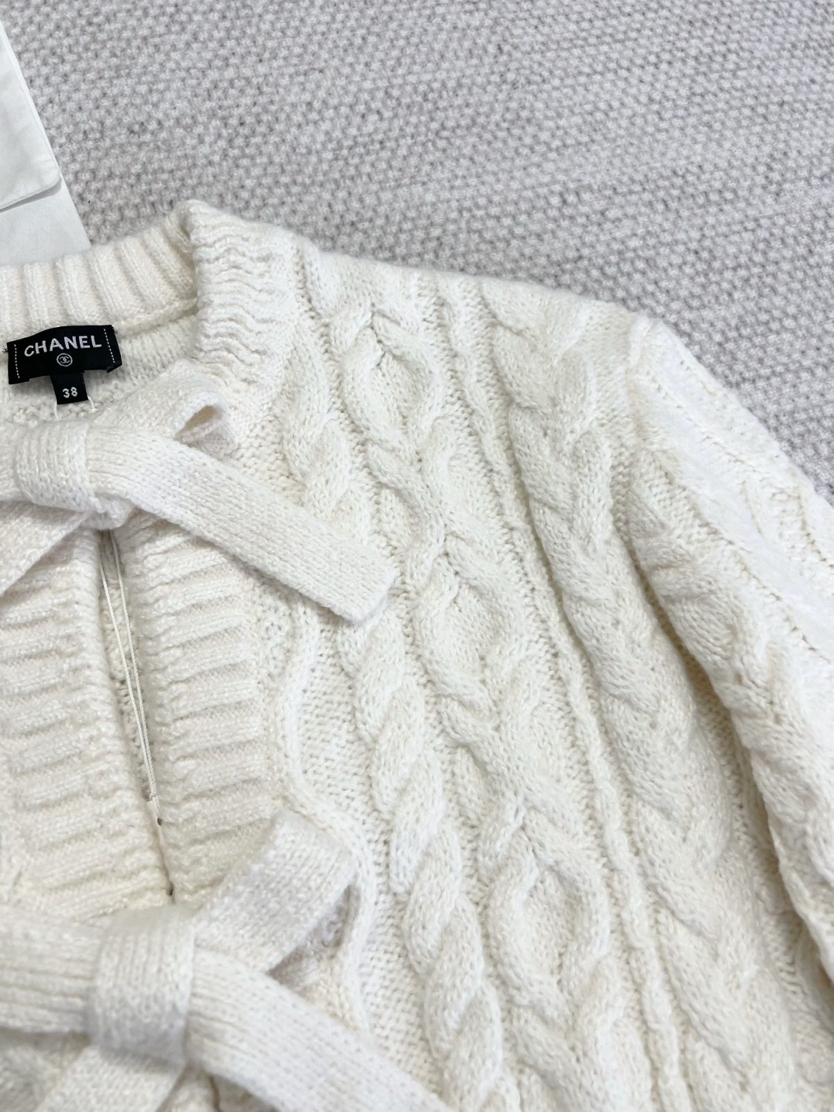 Chanel 2025 Resort Coco Neige Bow Cable-Knit Cardigan - Image 6