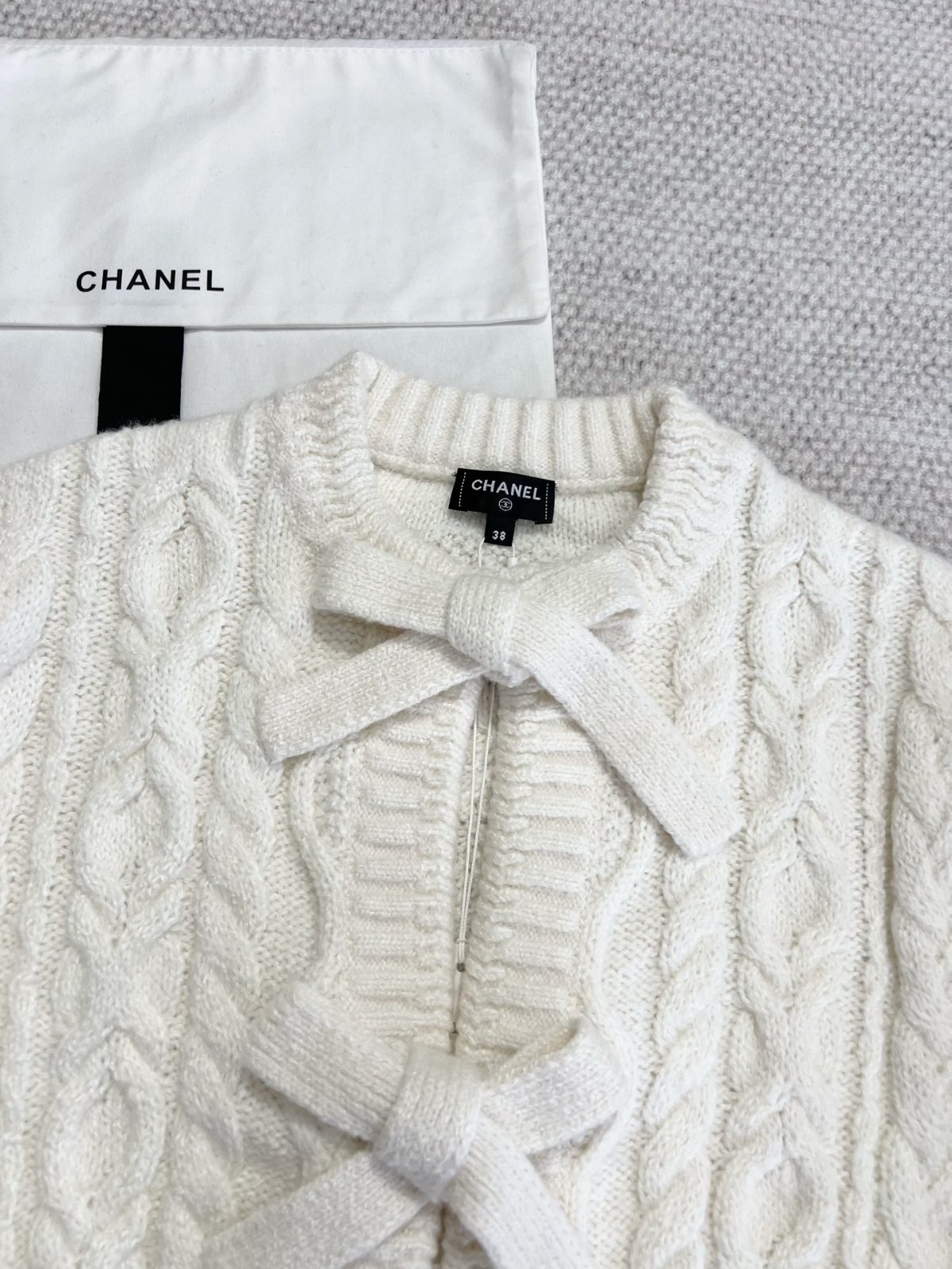 Chanel 2025 Resort Coco Neige Bow Cable-Knit Cardigan - Image 5