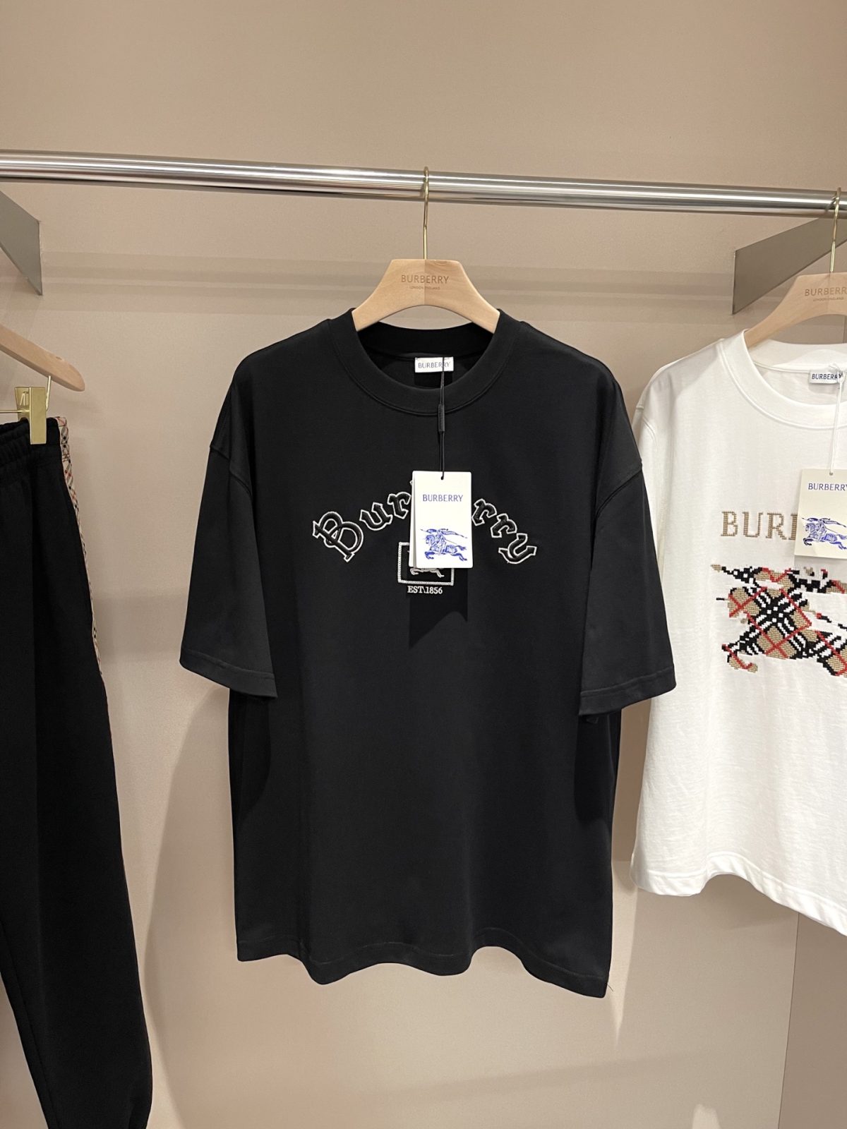 urberry 2025SS Gothic Logo Cotton T-shirt - Image 2
