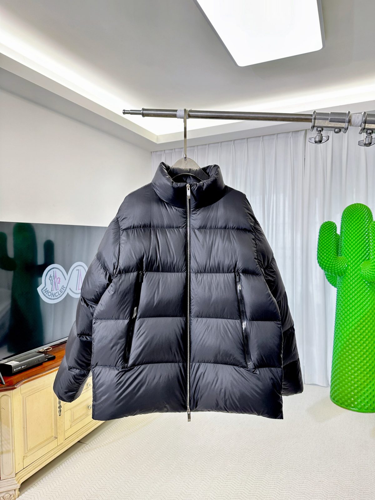 Moncler Tarn Short Down Jacket - Image 4