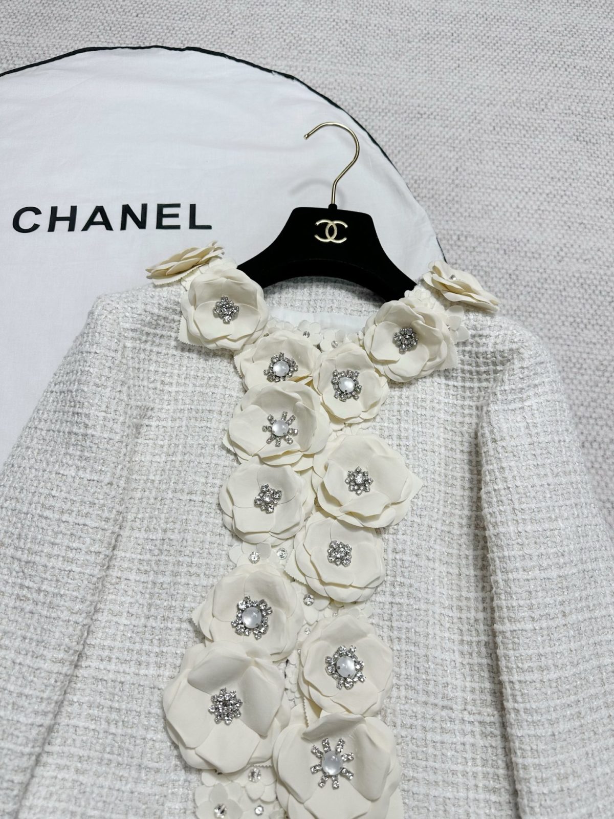 Chanel 2025 Resort Collection CC25C Exclusive Couture Floral Knit Jacket - Image 4