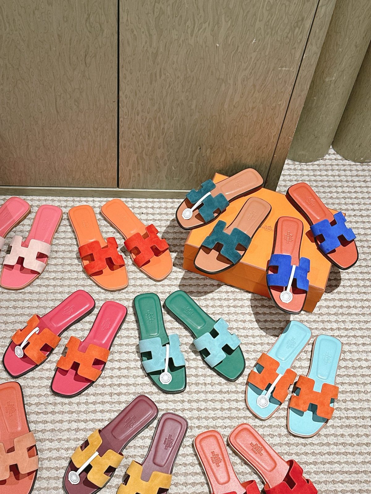 HERMÈS Oran Slide Sandals | Candy Color Spring/Summer New Collection - Image 4