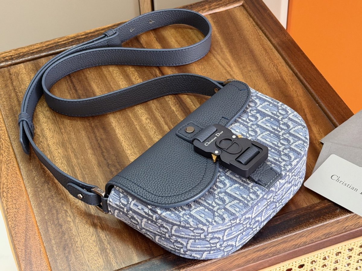Dior Saddle Messenger Bag (Blue Oblique Jacquard) - Image 1