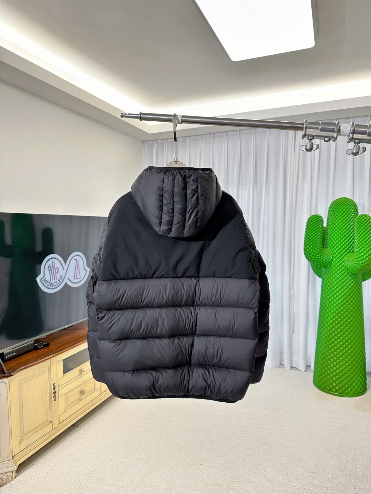 Moncler Veumont Short Hooded Down Jacket - Image 6