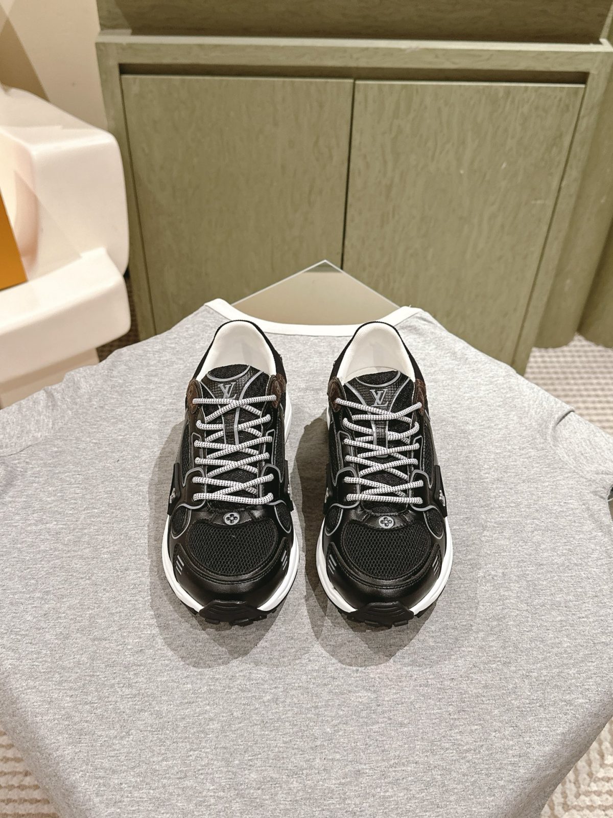 LV Louis Vuitton Sports Series Sneakers | Spring-Summer New Collection - Image 4