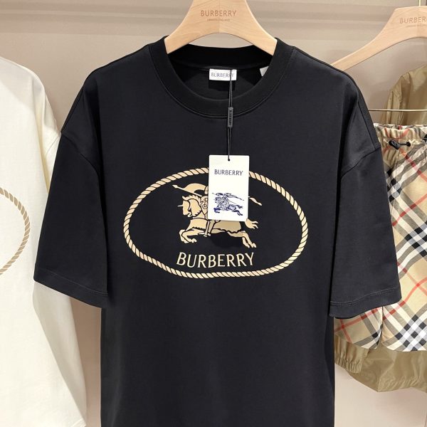 Burberry 25FW Knight Emblem Cotton T-Shirt (Black / White)