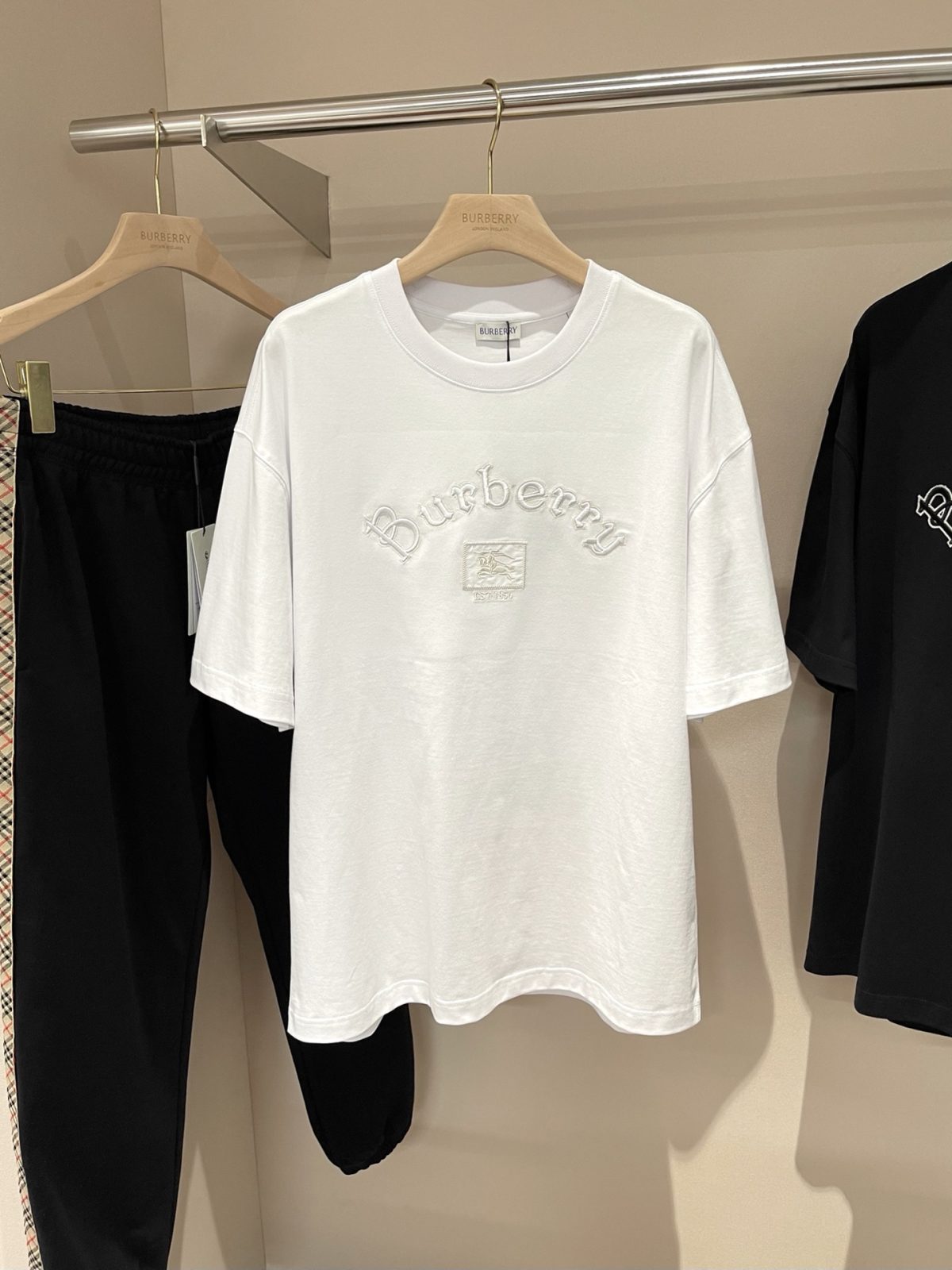 urberry 2025SS Gothic Logo Cotton T-shirt - Image 6