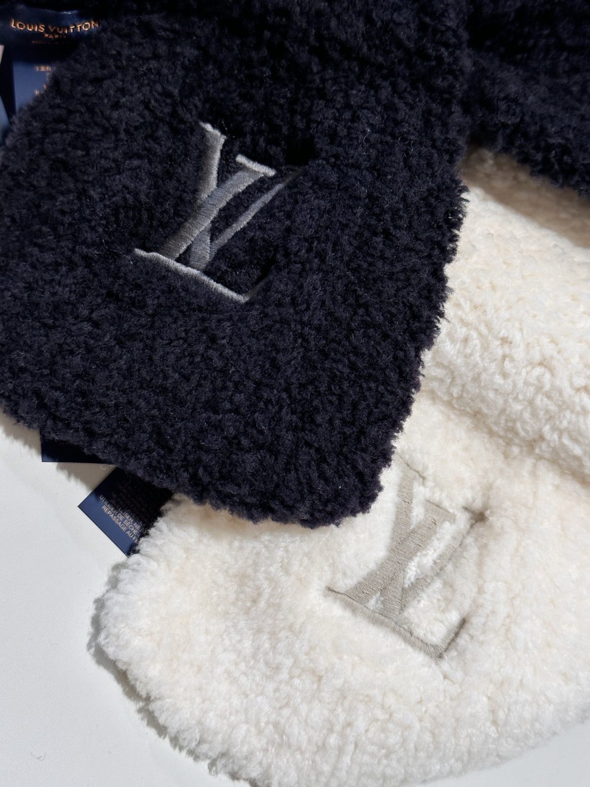 Louis Vuitton Wool Scarf with Embroidered LV Initials - Image 4