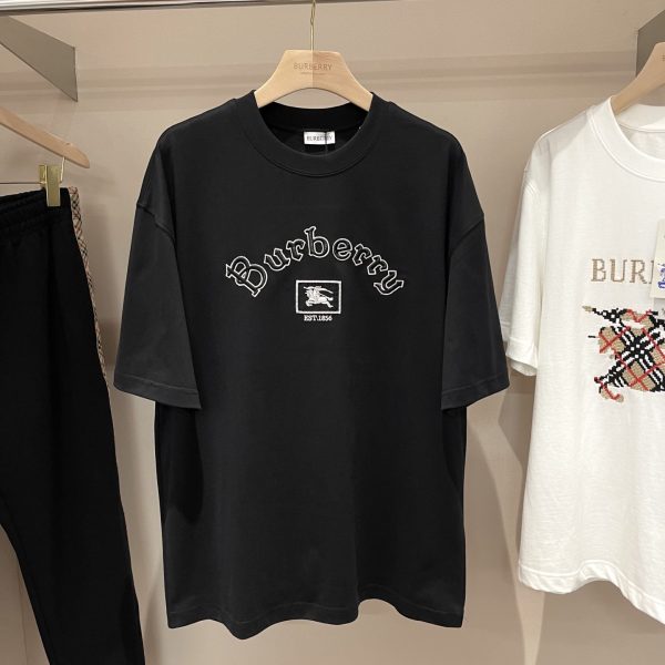 urberry 2025SS Gothic Logo Cotton T-shirt
