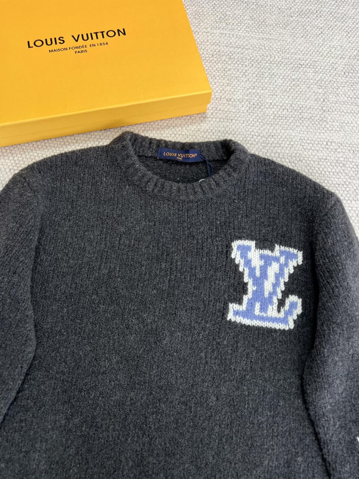 LV Classic Logo Letter Sweater - Image 3