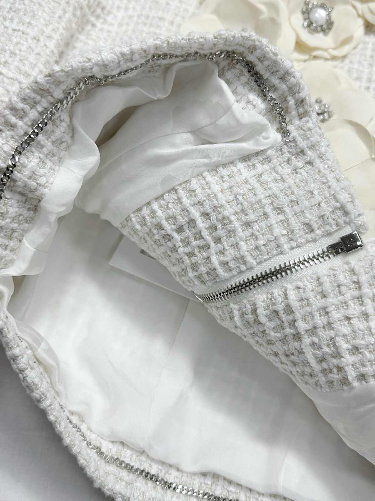 Chanel 2025 Resort Collection CC25C Exclusive Couture Floral Knit Jacket - Image 5