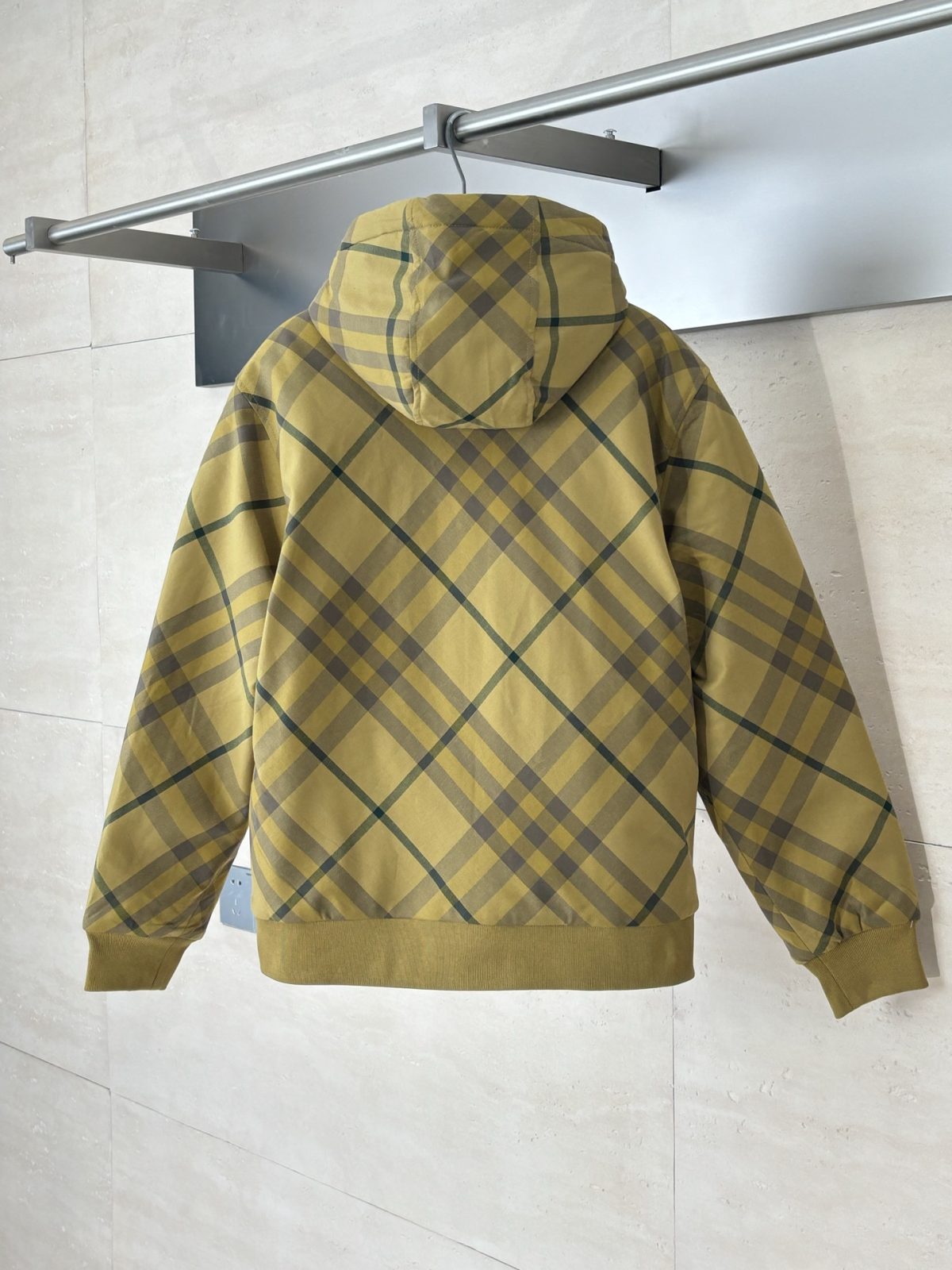 Burberry 2025 Fall/Winter Diagonal Check Quilted Cotton Jacket - Image 3