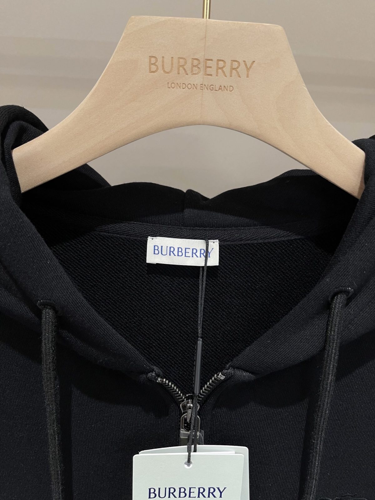 Burberry 25FW Cotton Zip-Up Hoodie with Vintage Check Tape - Image 2