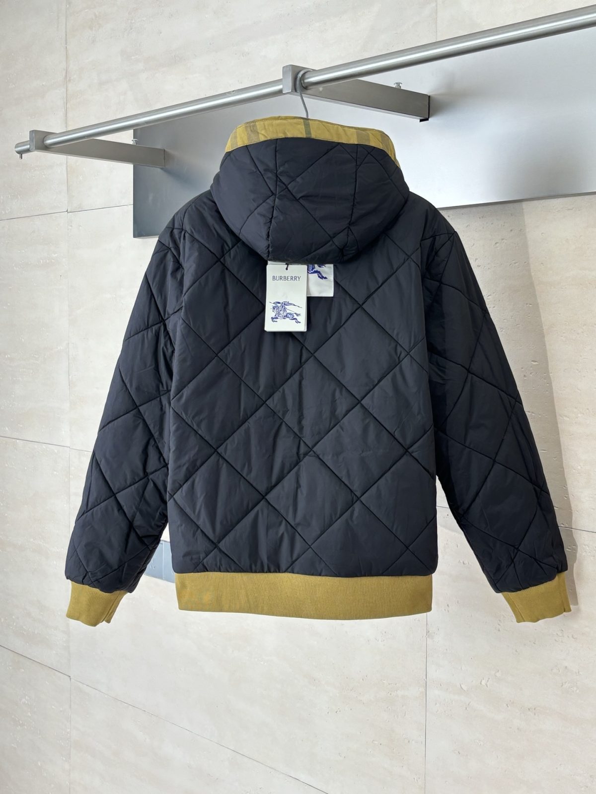 Burberry 2025 Fall/Winter Diagonal Check Quilted Cotton Jacket - Image 4