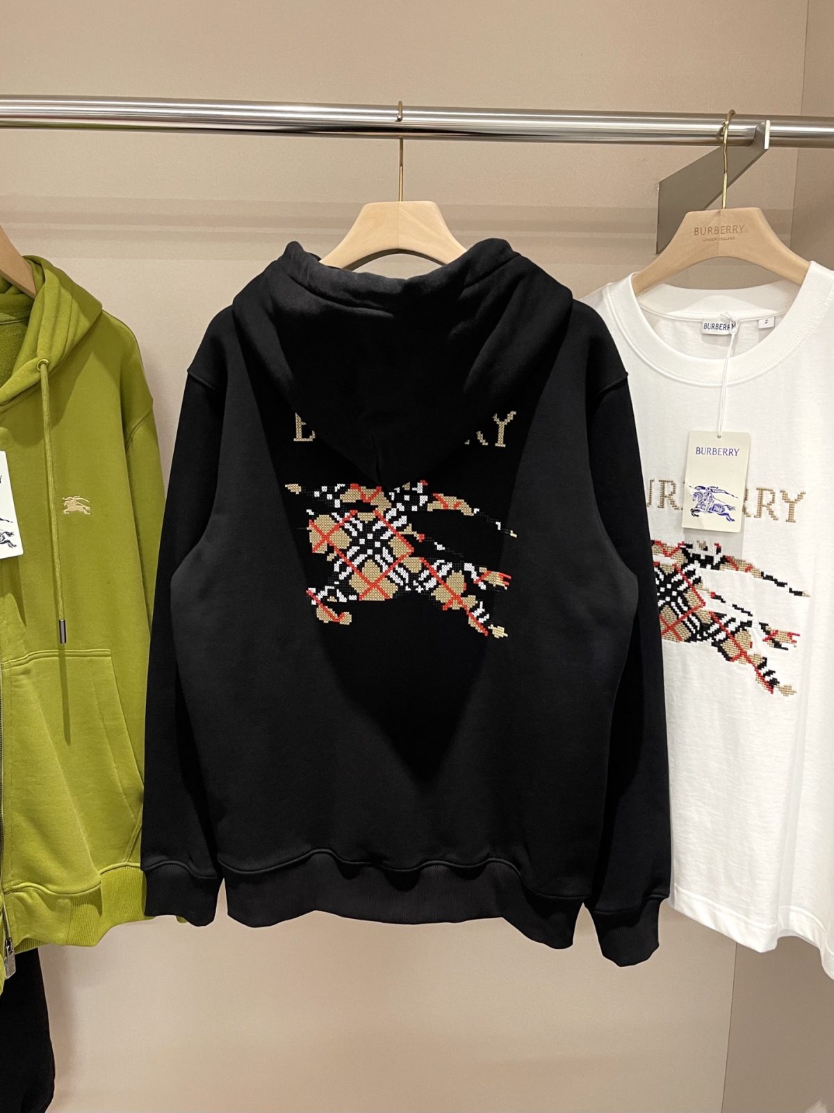 Burberry 25FW Cotton Zip-Up Hoodie with Gold Cross-Stitch Equestrian Knight Design - Image 4