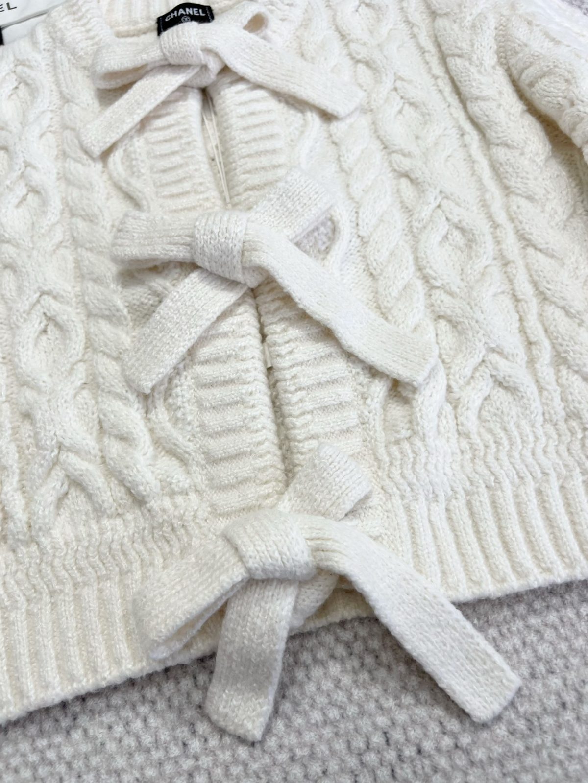 Chanel 2025 Resort Coco Neige Bow Cable-Knit Cardigan - Image 7