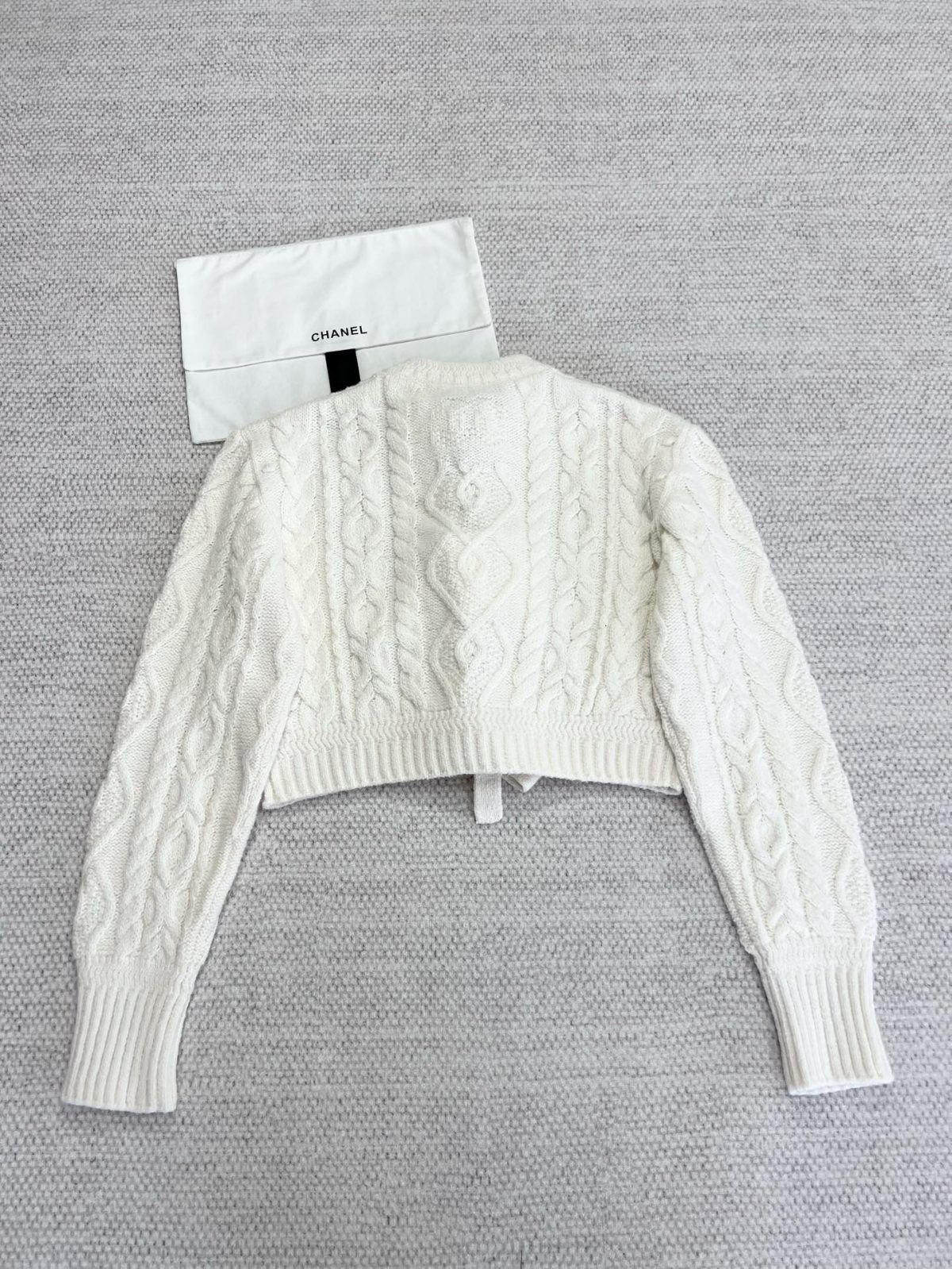 Chanel 2025 Resort Coco Neige Bow Cable-Knit Cardigan - Image 8