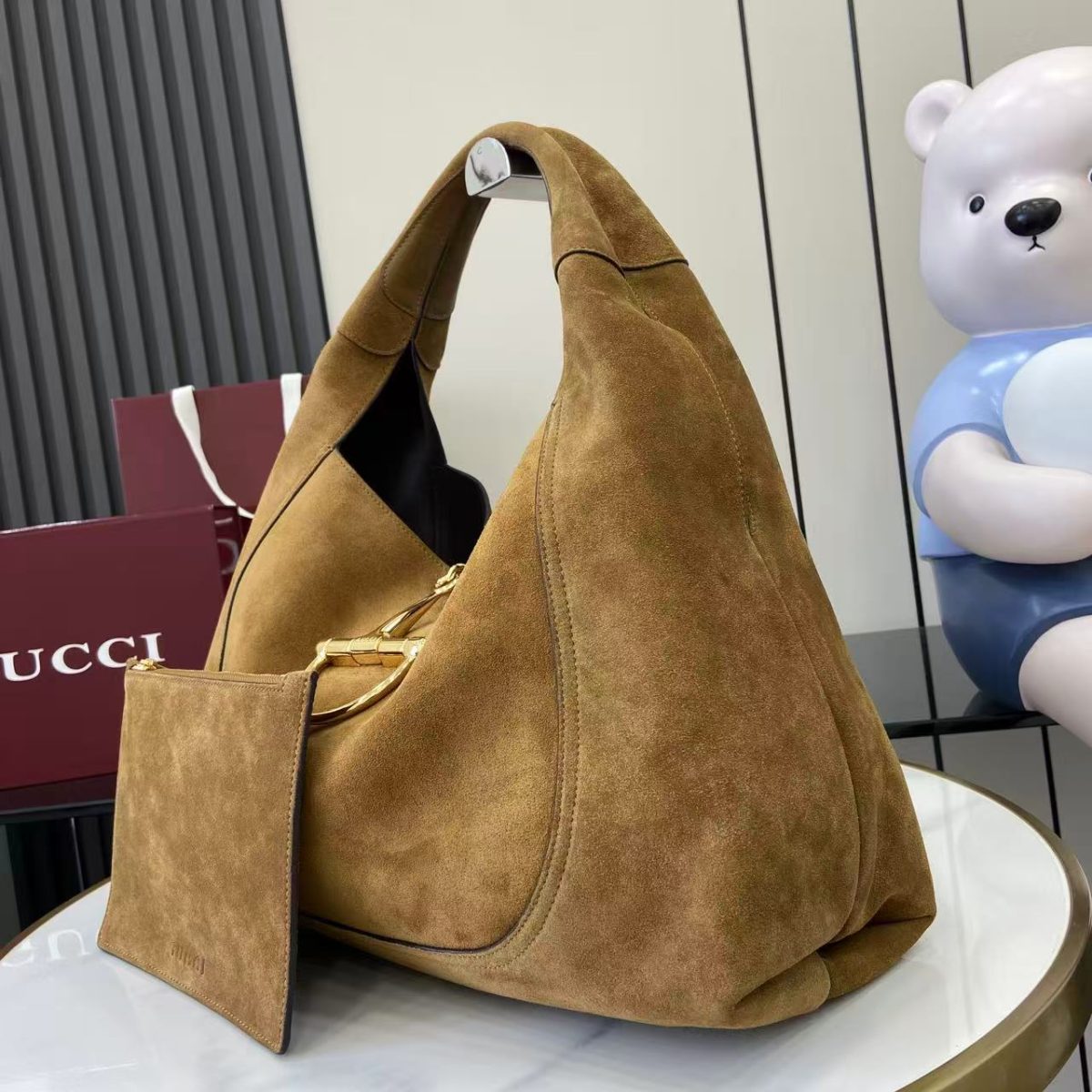 Gucci Softbit Large Shoulder Bag – Fall/Winter 2025 Collection - Image 7