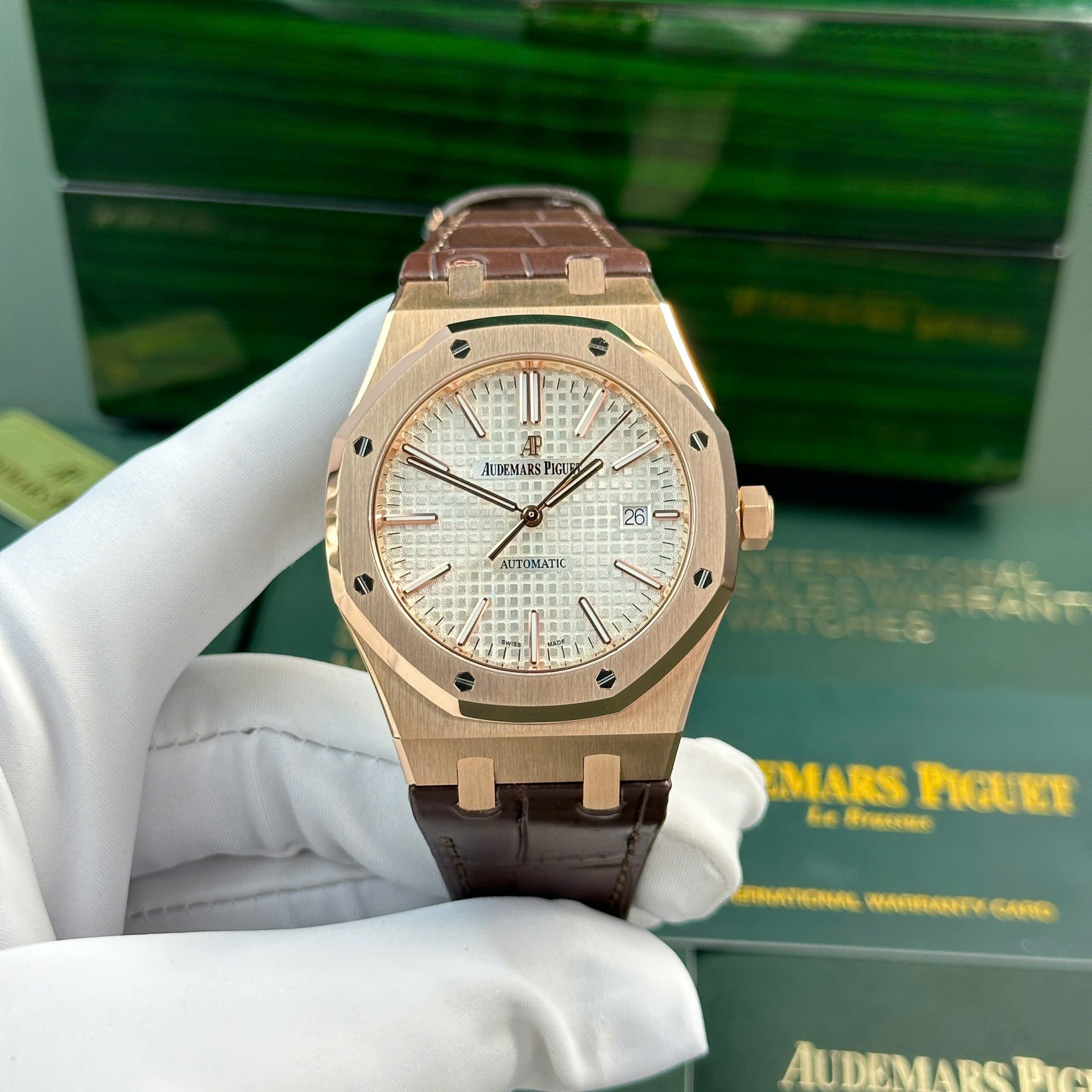 Dong-Ho-Audemars-Piguet-Royal-Oak-15400-Fake-11-Ma-Vang-Hong-Mat-Trang-Xuong-IP-41mm-2.jpg Audemars Piguet Royal Oak 15400 Rose Gold Fake Watch White Dial IP Factory 41mm - Image 1