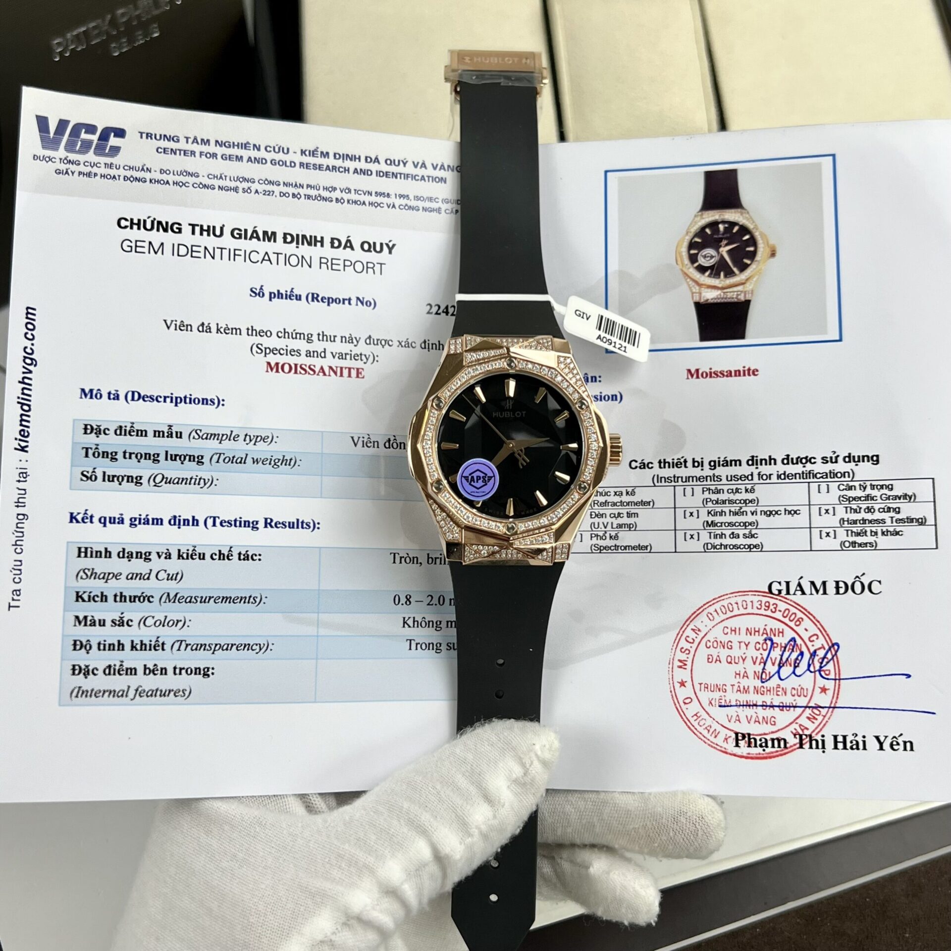 Dong-Ho-Hublot-Orlinski-Do-Kim-Cuong-Moissanite-Demi-King-Gold-40mm-2-scaled-1.jpg Hublot Orlinski King Gold Black Dial Custom Moissanite Diamonds Hong Kong 40mm - Image 1