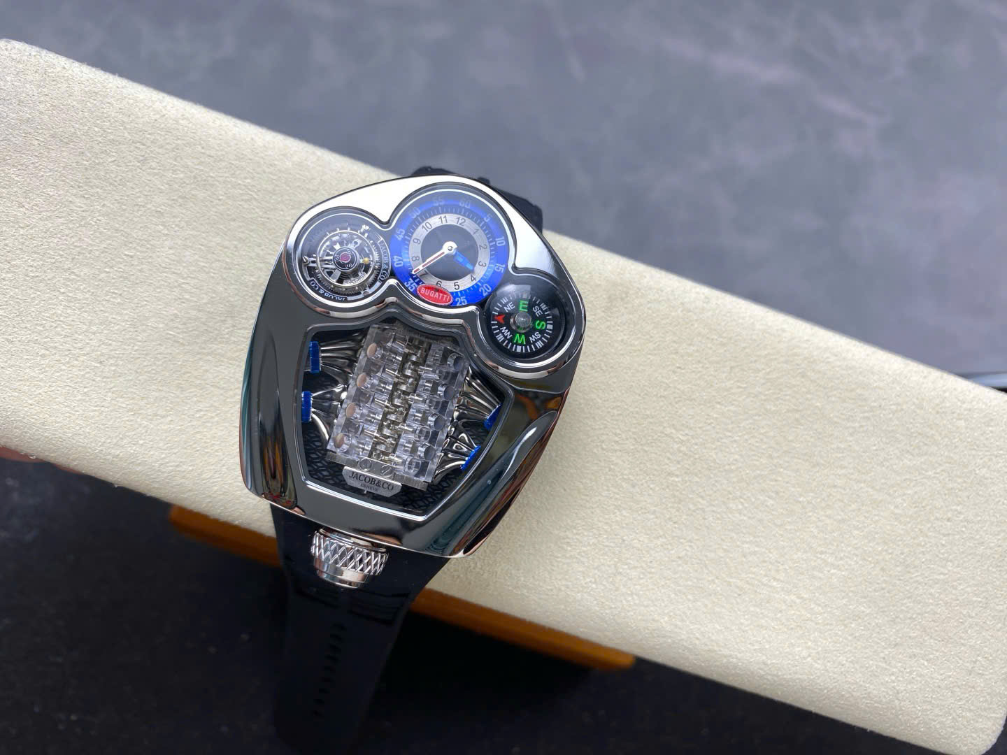 Dong-Ho-Jaboc-Co-Bugatti-Replica-Cao-Cap-Day-Cao-Su-Mau-Den-52x48mm-9.jpg Jaboc & Co Bugatti Copies Watch Rubber Strap Black 52x48mm - Image 1