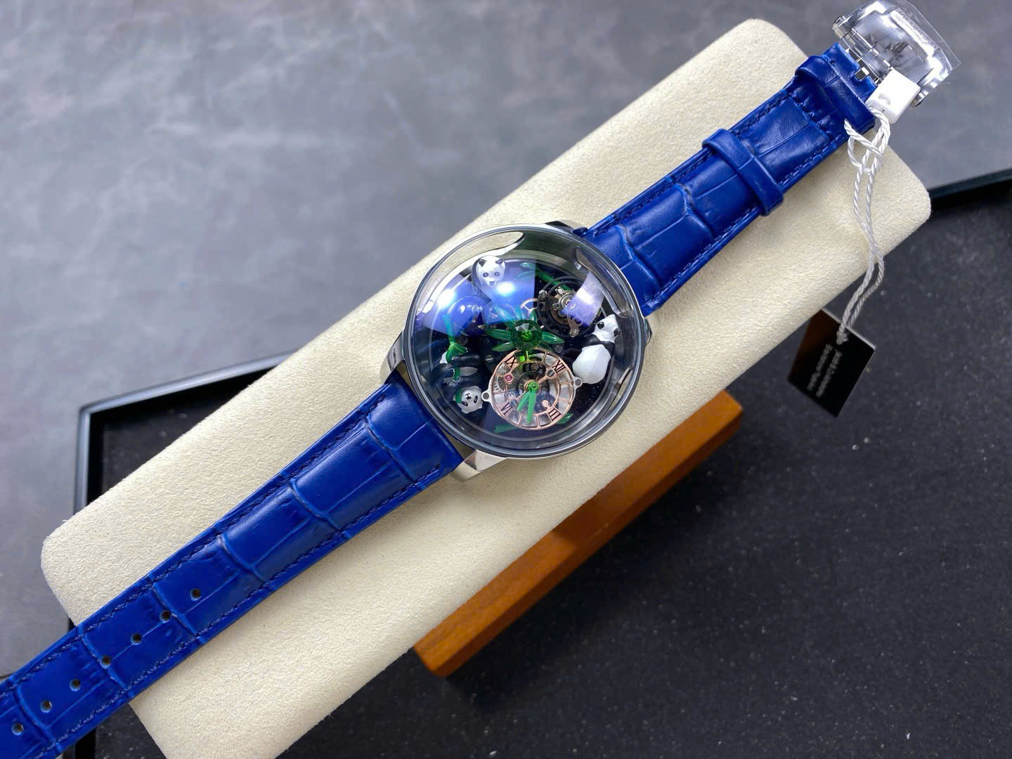 Dong-Ho-Jacob-Co-Gau-Truc-Replica-Cao-Cap-Nhat-Day-Da-Mau-Xanh-50mm-2.jpg Jacob & Co Panda Best Replica Watch Leather Strap Blue 50mm - Image 1