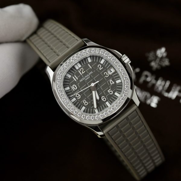 Patek Philippe Replica Watch Aquanaut 5067 Gray Dial Rubber Strap 35.6mm