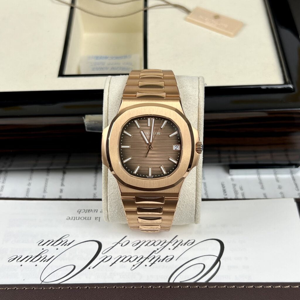 Dong-Ho-Patek-Philippe-Nautilus-5711-Boc-Vang-Hong-Mat-So-Mau-Nau-3KF-40mm-7.jpg Patek Philippe Best Replica Watch Nautilus 5711 Gold Wrapped Brown Dial 3K Factory 40mm - Image 1