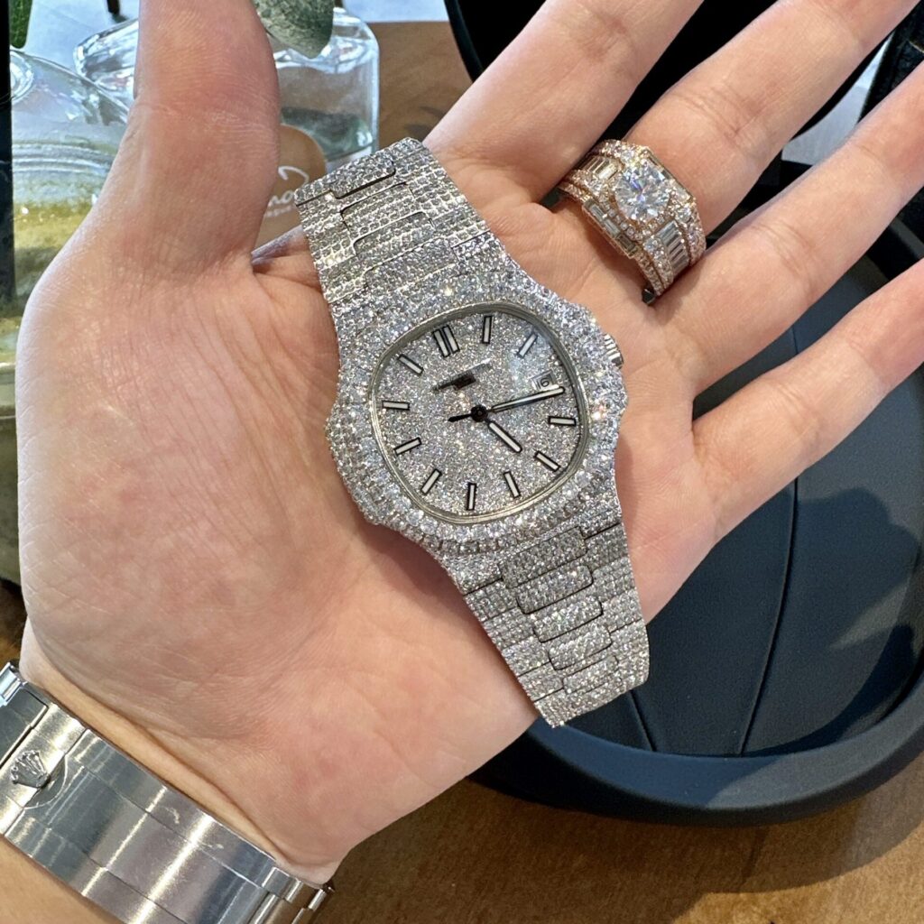 Dong-Ho-Patek-Philippe-Nautilus-5719-Dinh-Full-Da-Fake-Cao-Cap-40mm-1.jpg Patek Philippe Best Fake Watches Nautilus 5719 Full CZ 40mm - Image 1