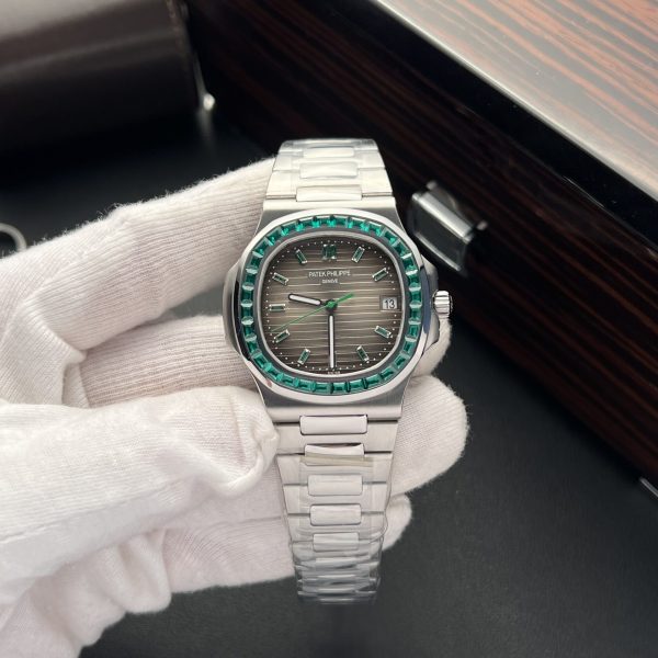 Patek Philippe Replica Watch Nautilus 5723 Gray Dial Metal Wire 40mm