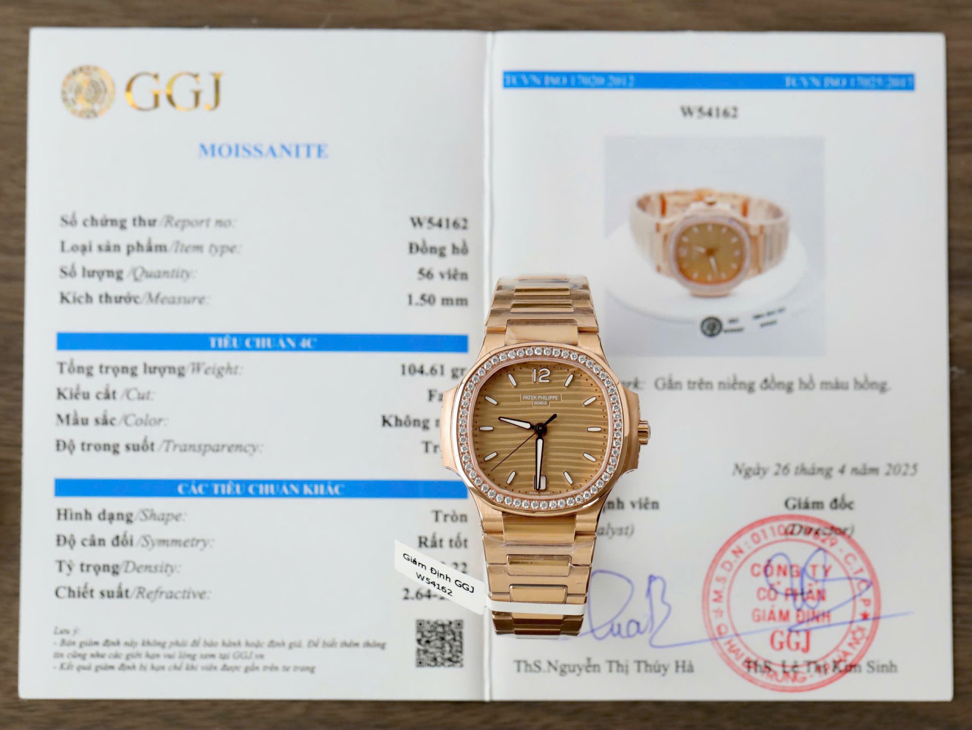 Dong-Ho-Patek-Philippe-Nautilus-7118-Nu-Che-Tac-Boc-Vang-That-Dinh-Moissante-Xuong-3K-35-2.jpg Patek Philippe Nautilus 7118 Women Replica Watch Custom Gold Wrapped + Diamonds Moissanite 3K Factory 35.2mm - Image 1