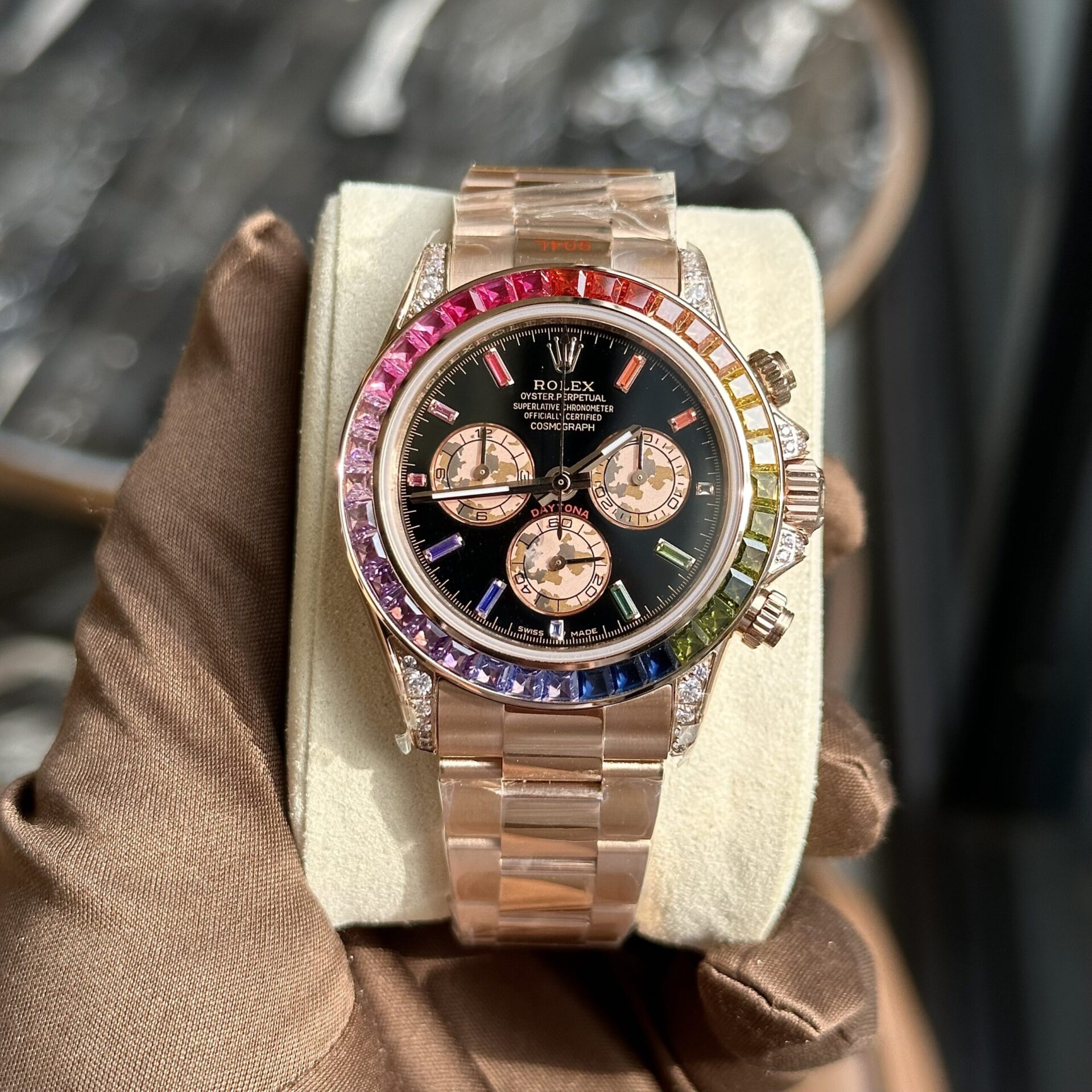 Dong-Ho-Rolex-Daytona-Rainbow-Nha-May-TW-Rep-11-40mm-7-scaled-1.jpg Rolex Fake Watch Daytona Rainbow Black Dial TW Factory 40mm - Image 1