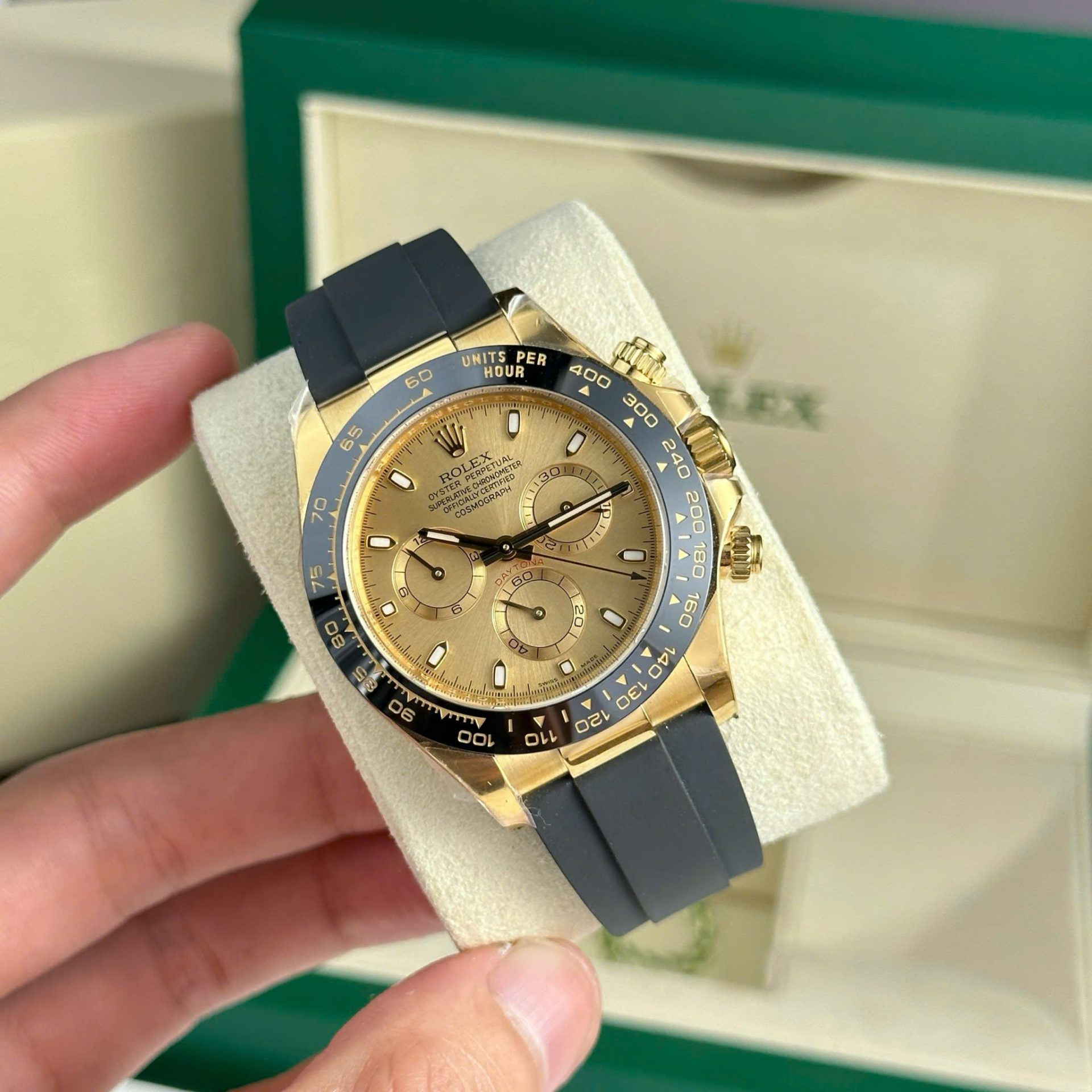 Dong-Ho-Rolex-Rep-11-Daytona-116518LN-Mat-Vang-Champagne-Xuong-Clean-40mm-11.jpg Rolex Daytona 116518LN Replica Watch Dial Yellow Champagne Clean Factory 40mm - Image 1