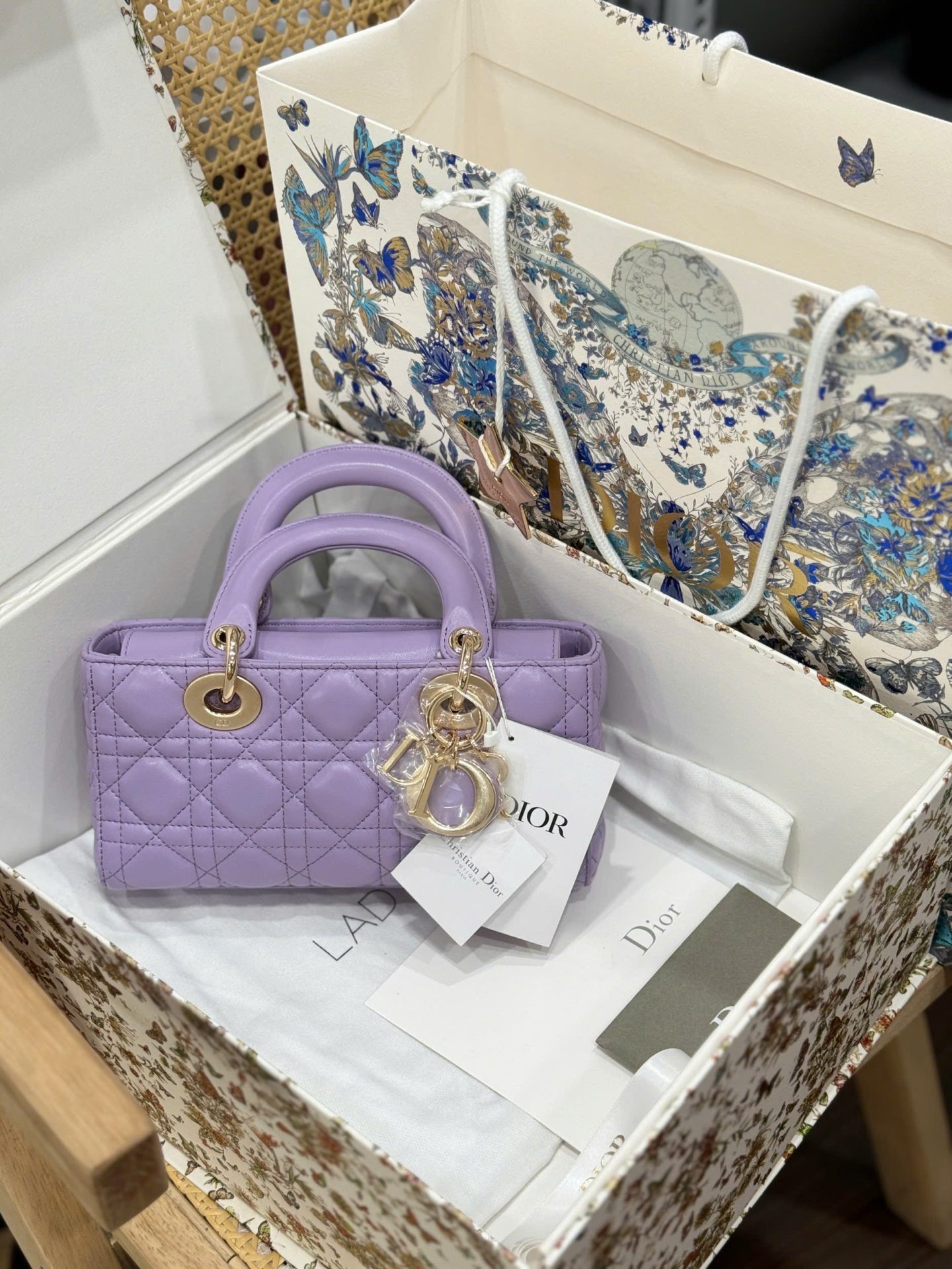 Tui-Xach-Dior-D-Joy-Lady-Replica-11-Nu-Mau-Tim-Khoa-Vang-22cm-2.jpg Dior D-Joy Lady Replica 11 Women-s Handbag Purple Gold Lock 22cm - Image 1