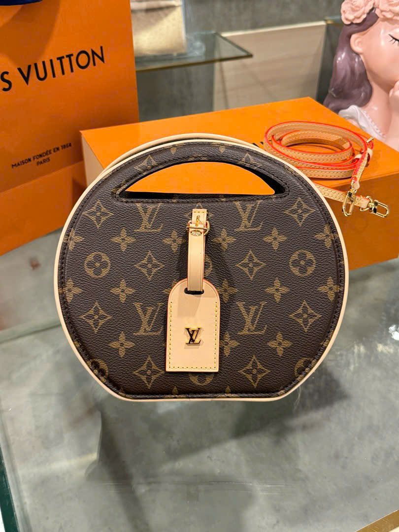 Tui-Xach-Louis-Vuitton-LV-Around-Me-Hoa-Tiet-Monogram-22-2.jpg Louis Vuitton LV Around Me Monogram Handbag 22.5x21x7cm - Image 1