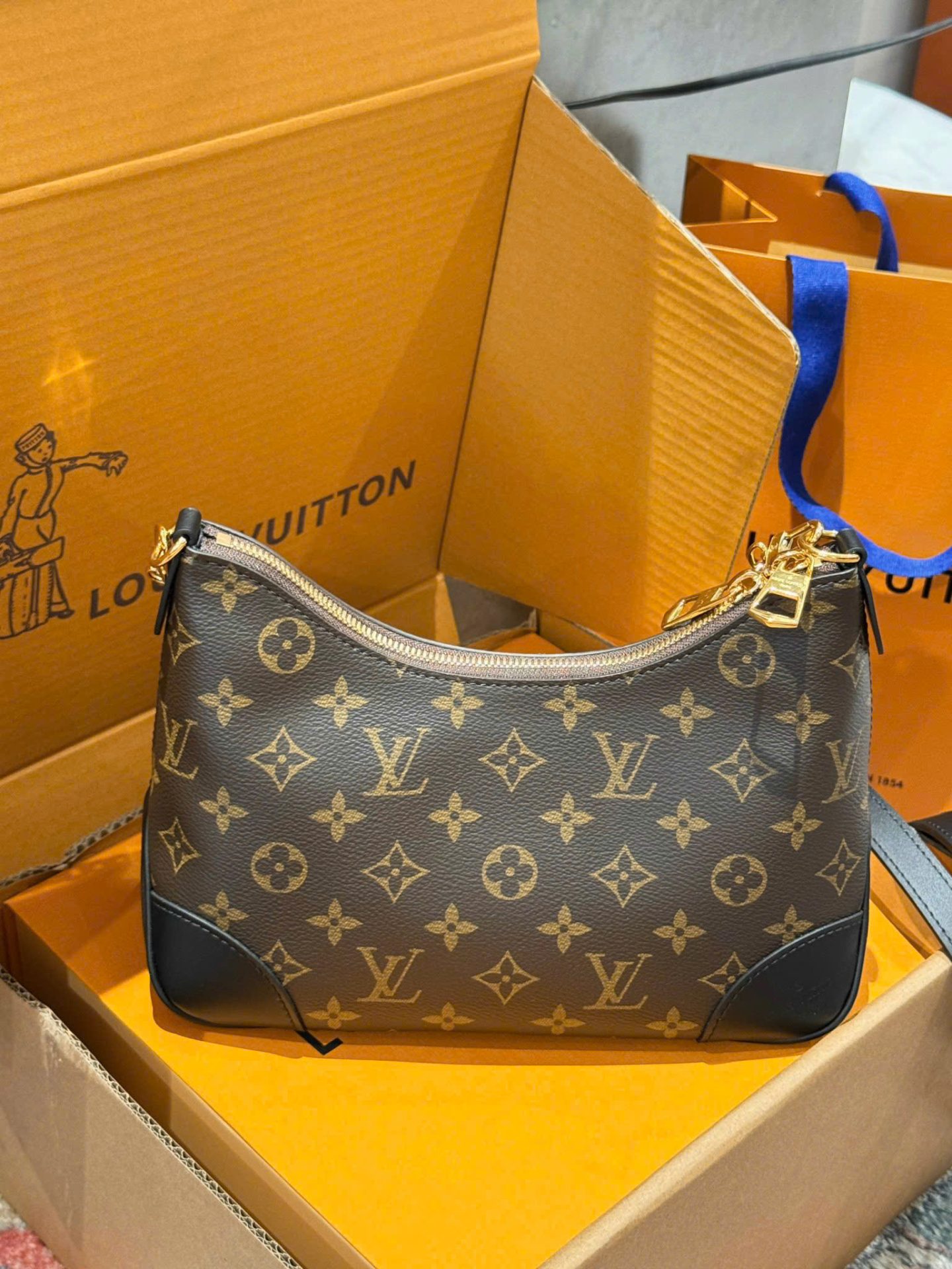 Tui-Xach-Louis-Vuitton-LV-Odeone-Hoa-Tiet-Monogram-Sieu-Cap-27x16x10cm-8.jpg Louis Vuitton LV Odeone Monogram Handbag Super Quality 27x16x10cm - Image 1