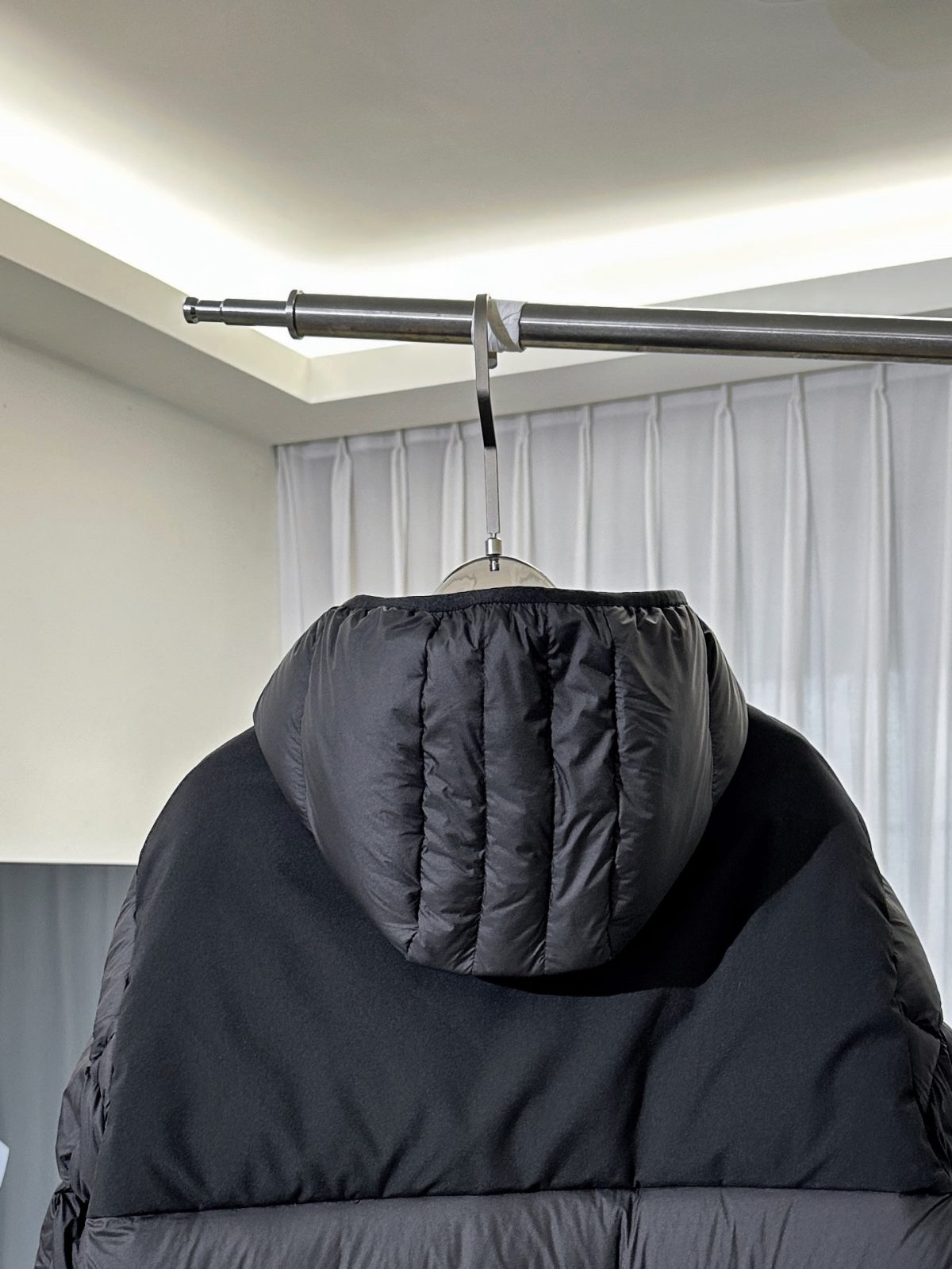 Moncler Veumont Short Hooded Down Jacket - Image 7